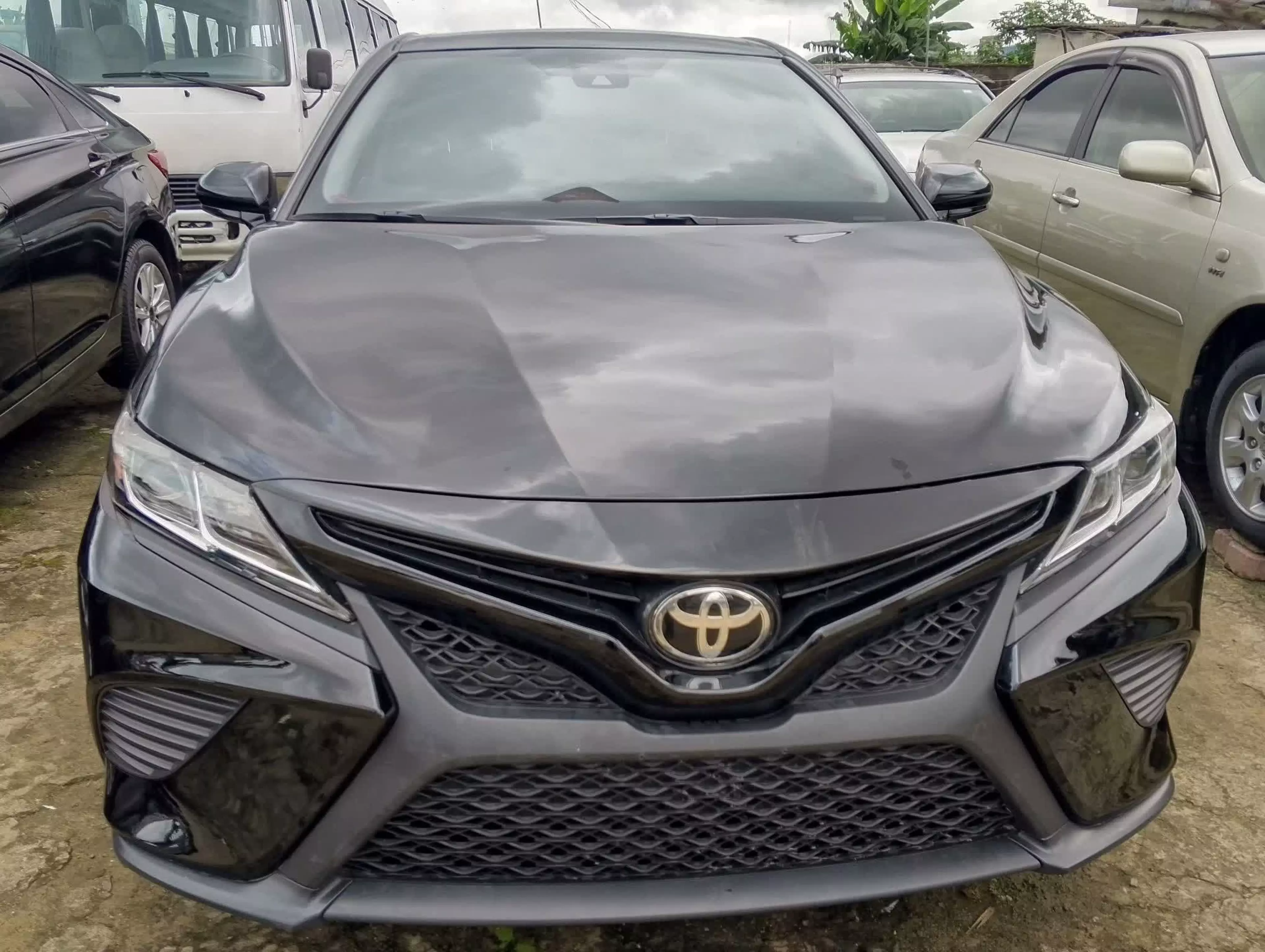 Toyota Camry   - 2018