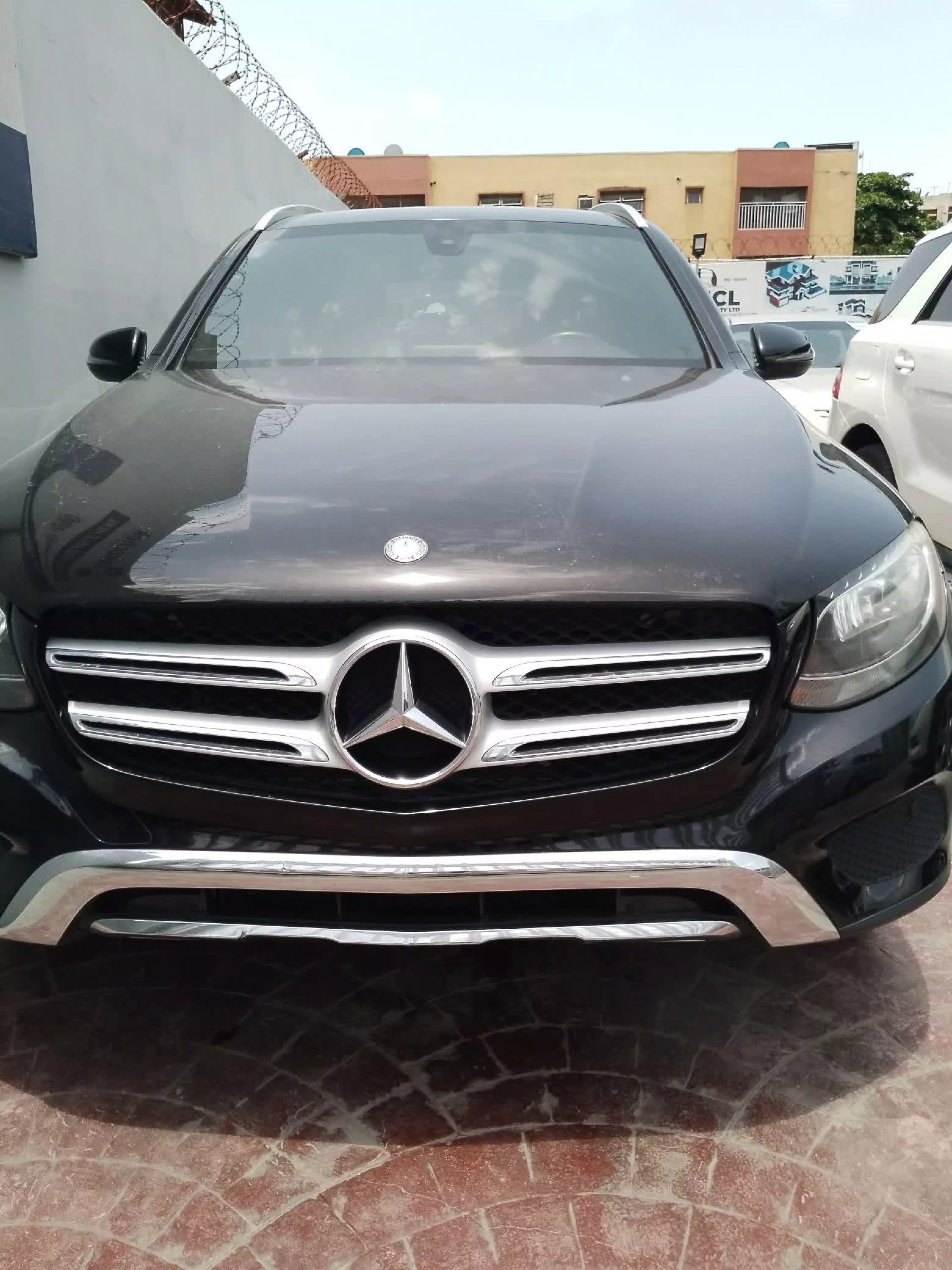 Mercedes-Benz GLC 300   - 2017