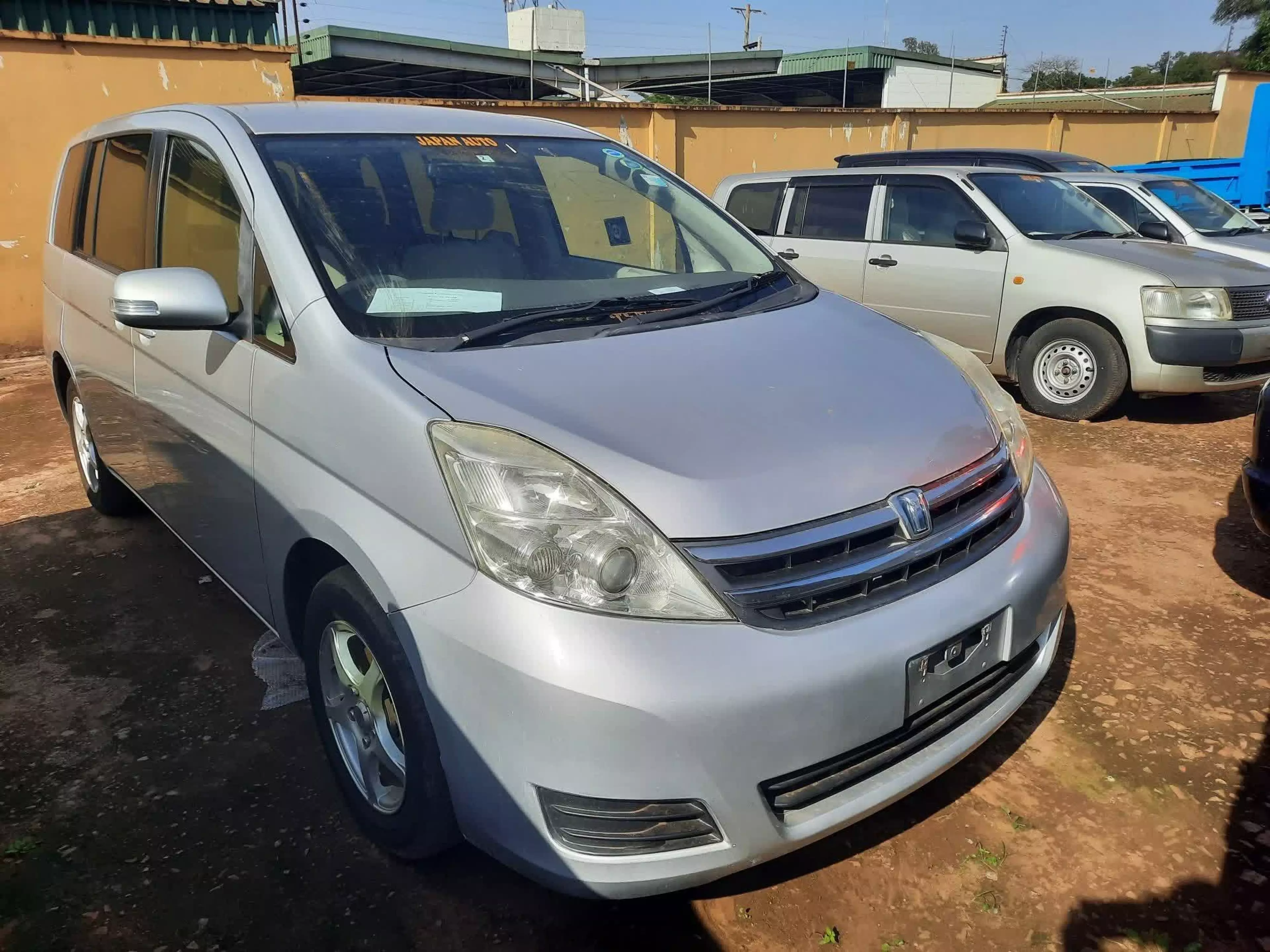 Toyota Isis  - 2009