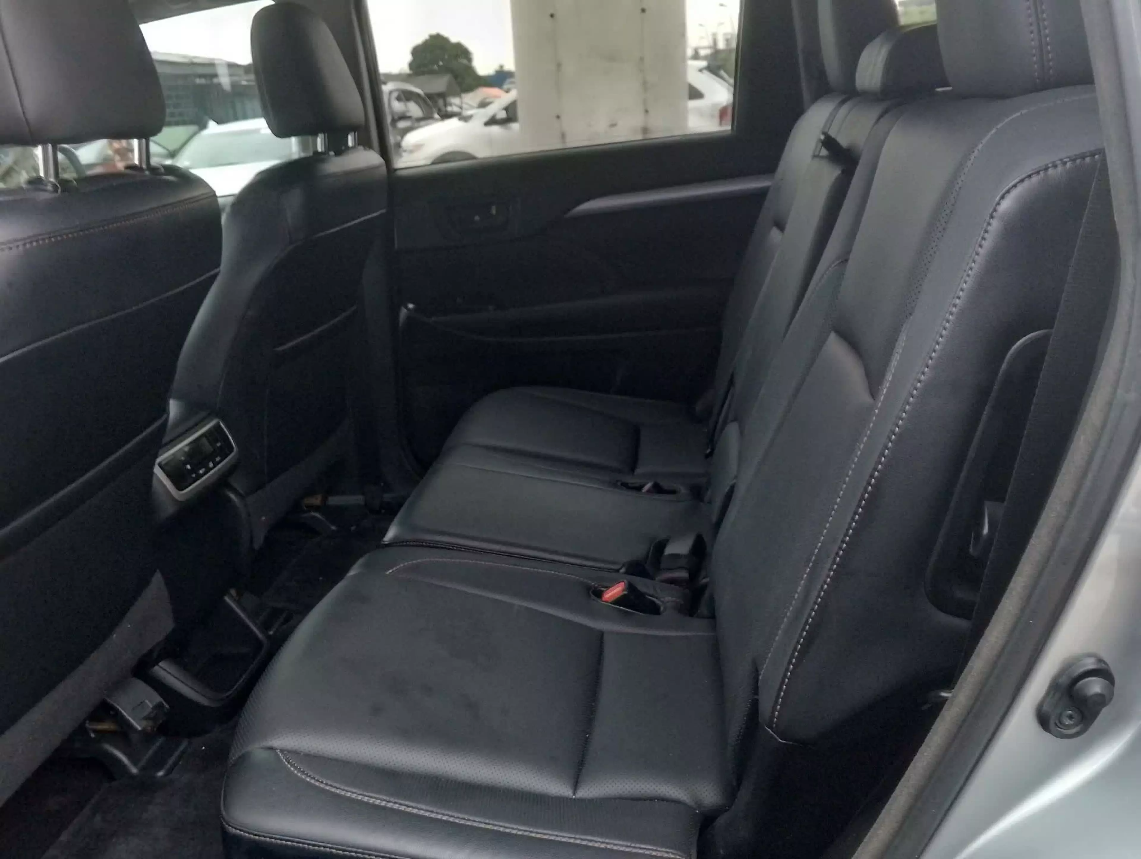 Toyota Highlander   - 2015