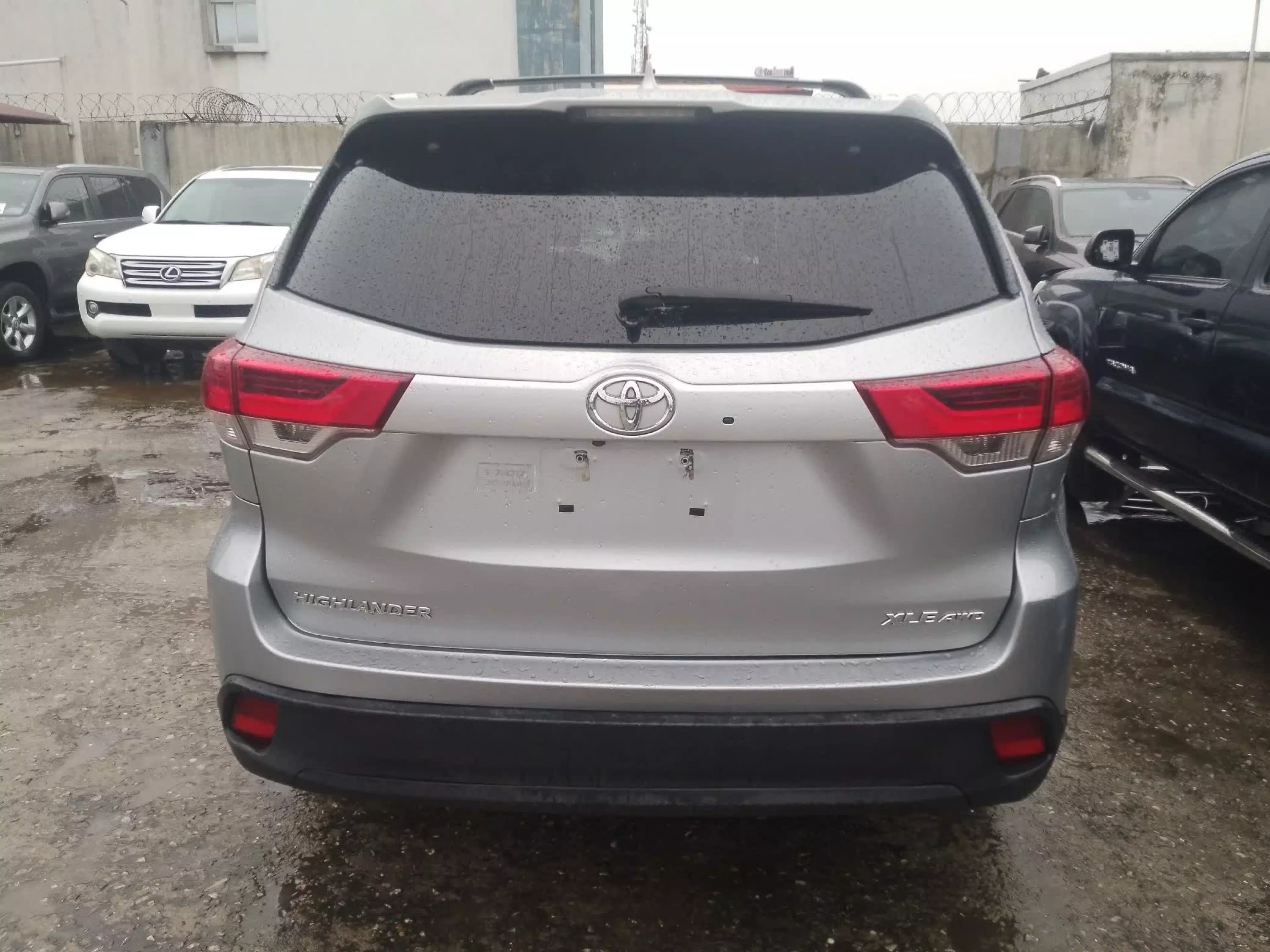 Toyota Highlander   - 2019