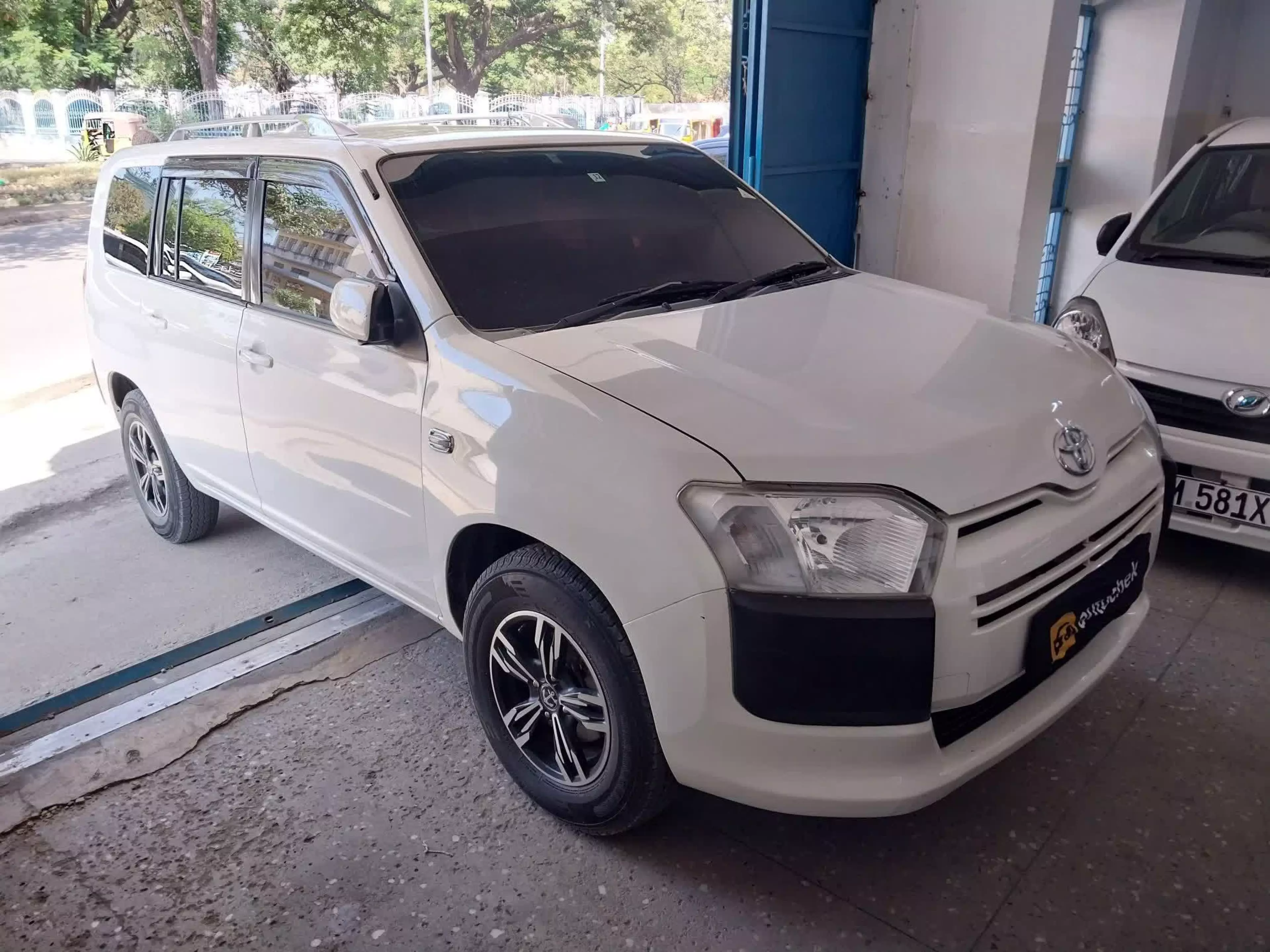 Toyota Succeed  - 2014