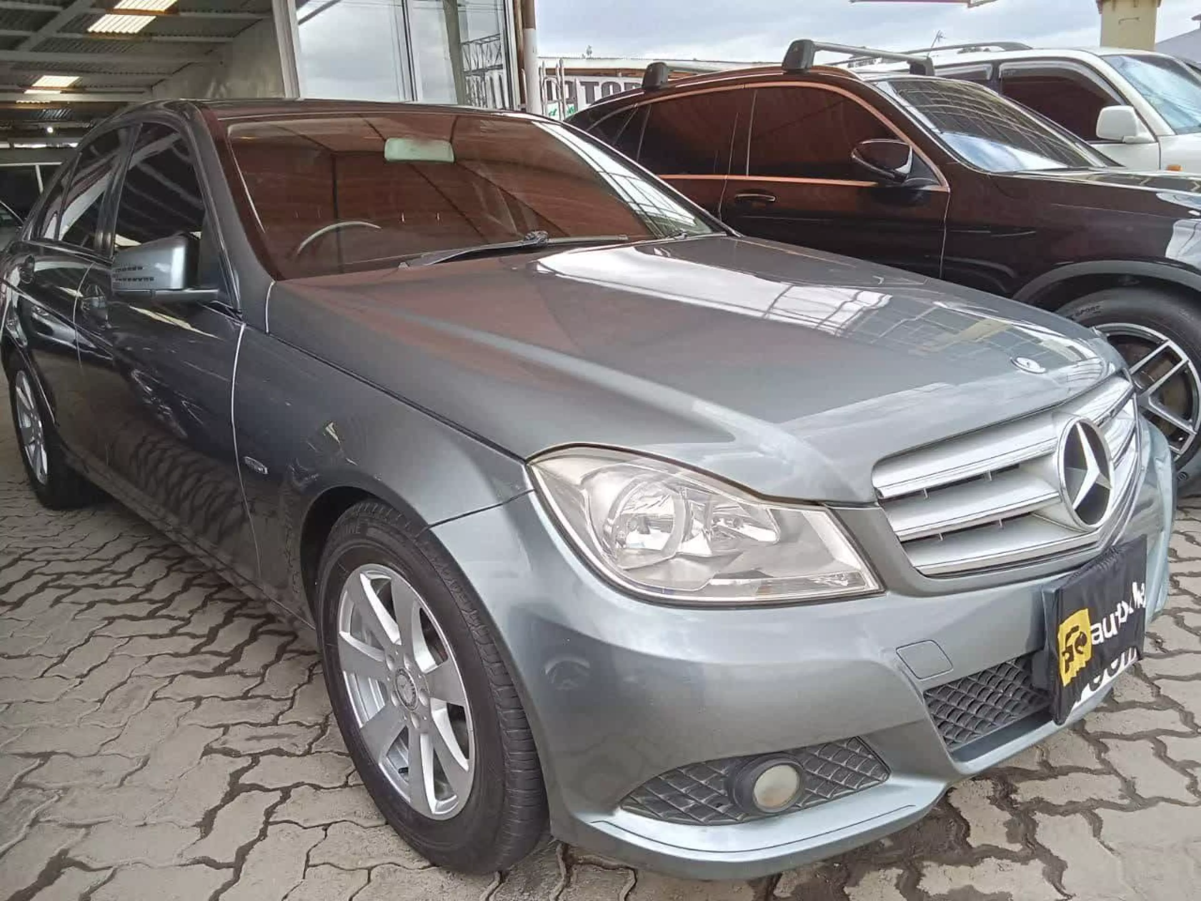 Mercedes-Benz C200 - 2012
