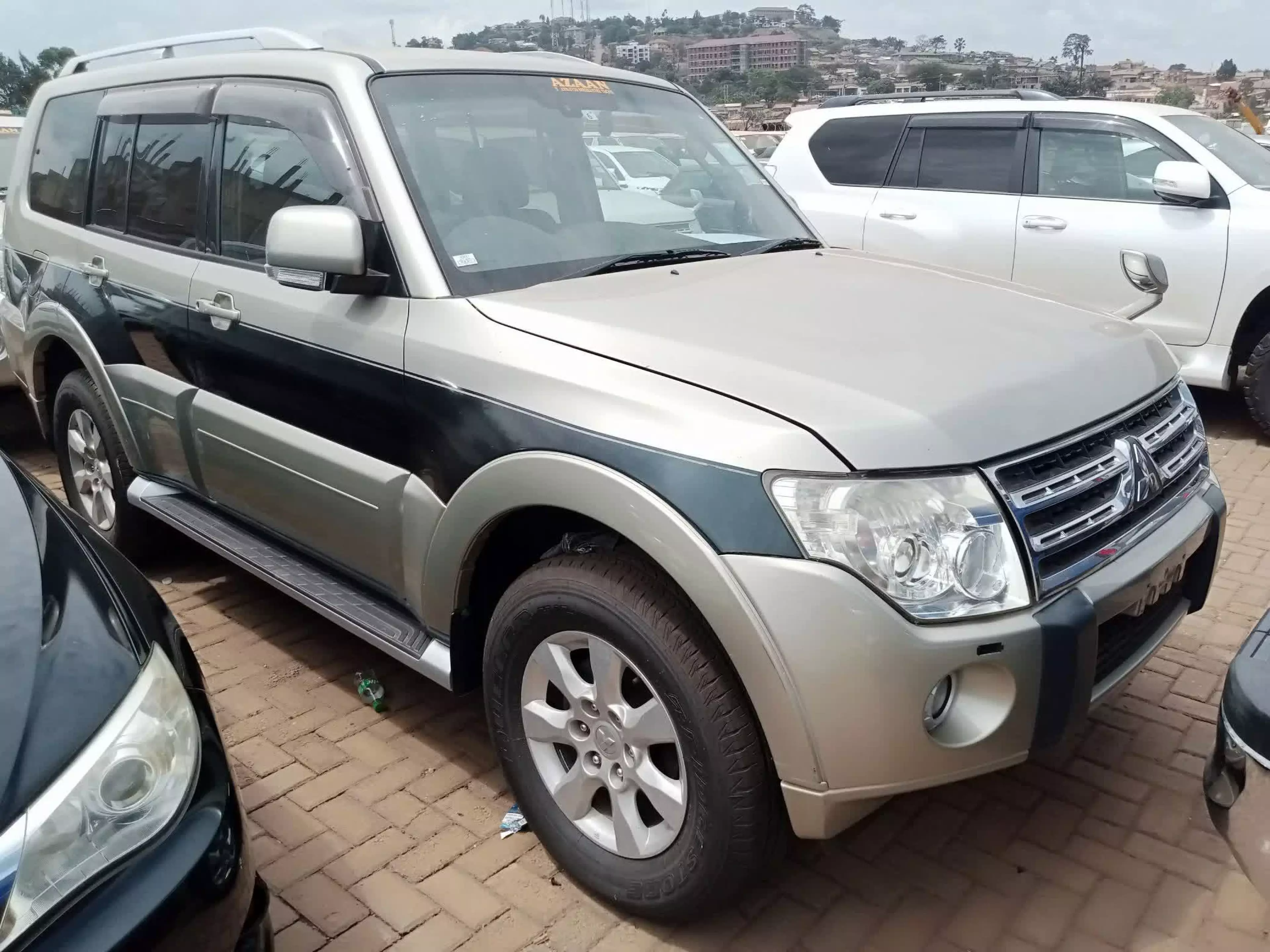 Mitsubishi Pajero - 2011