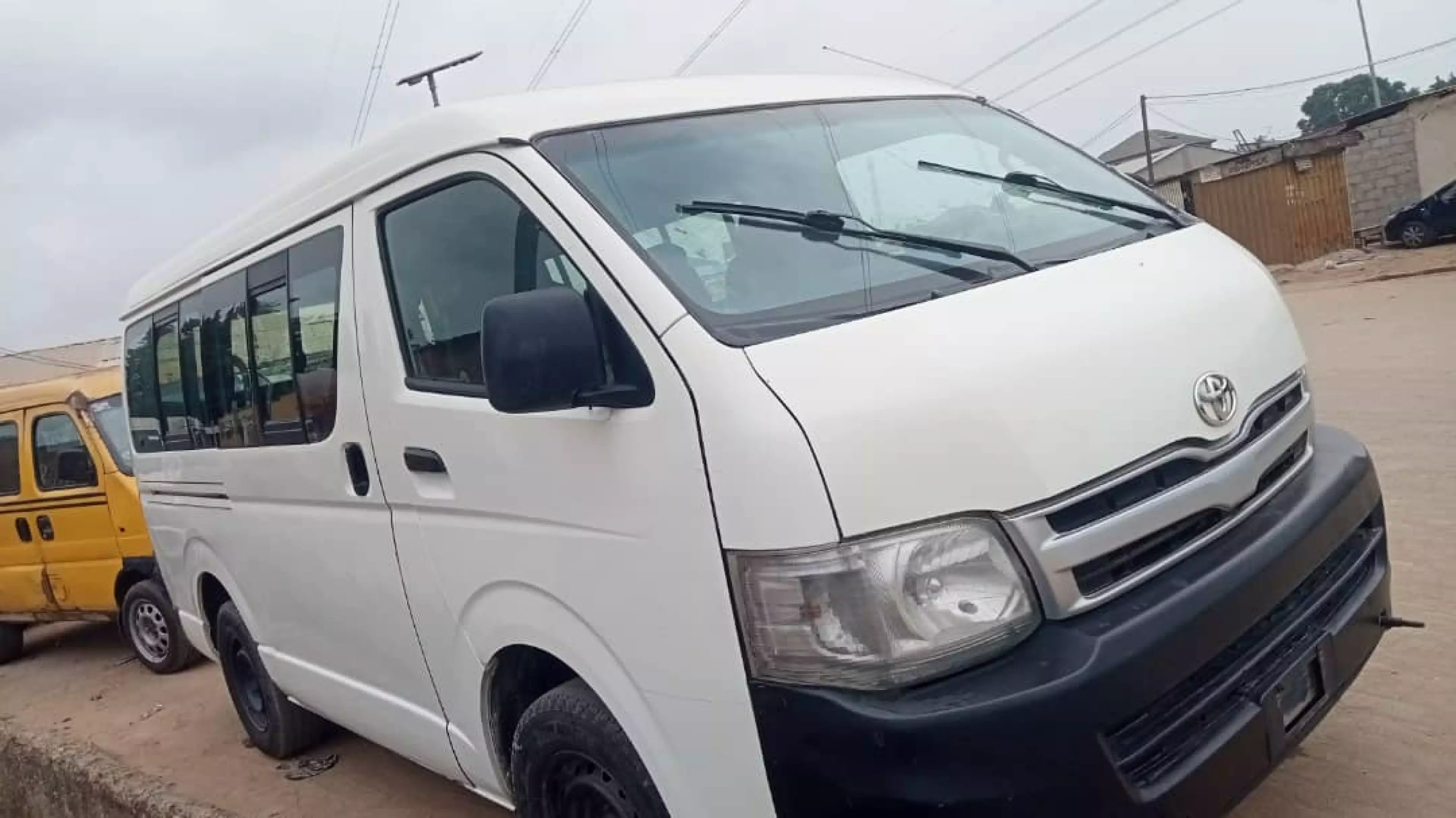 Toyota Hiace   - 2012