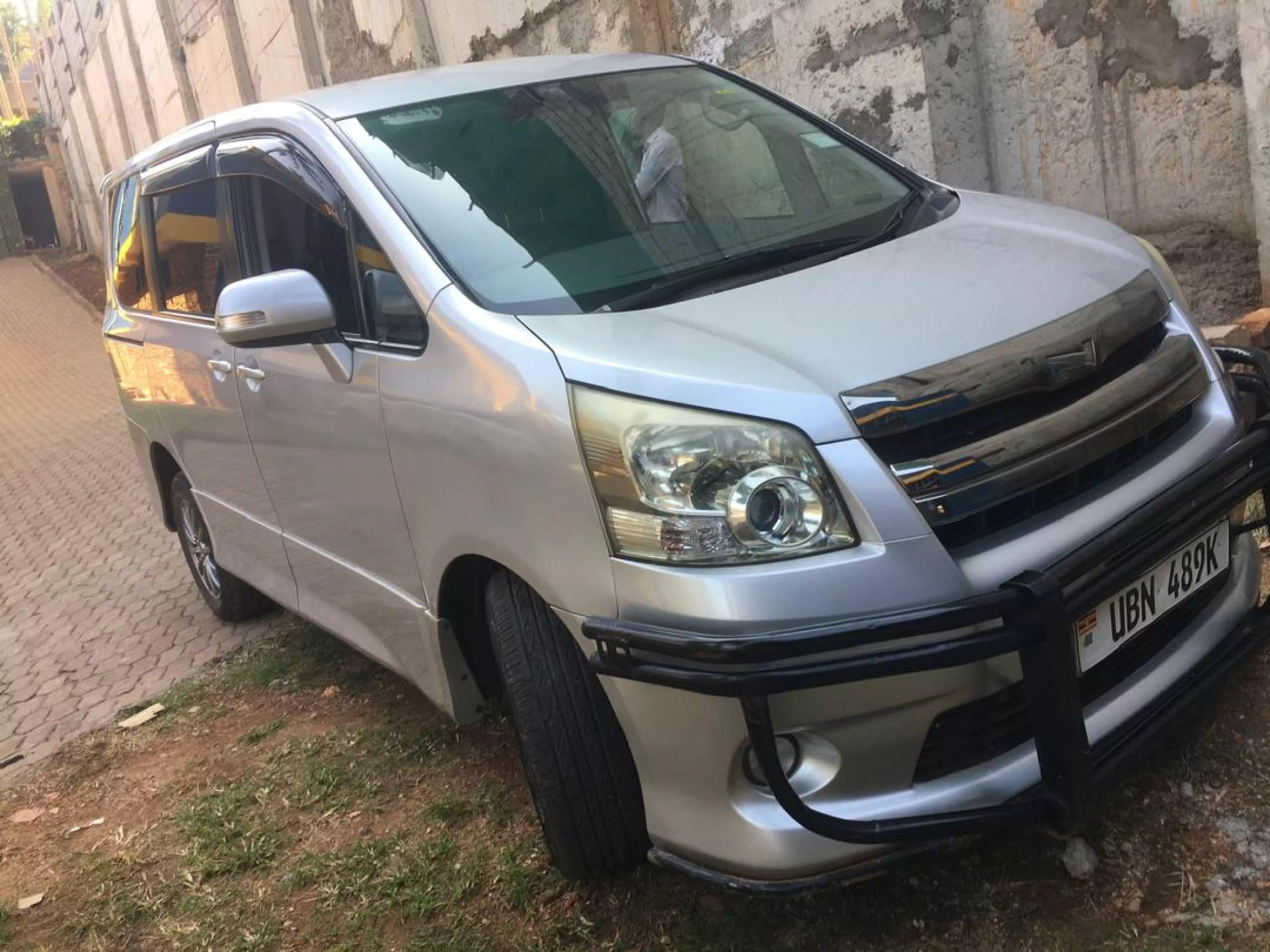 Toyota Noah - 2009