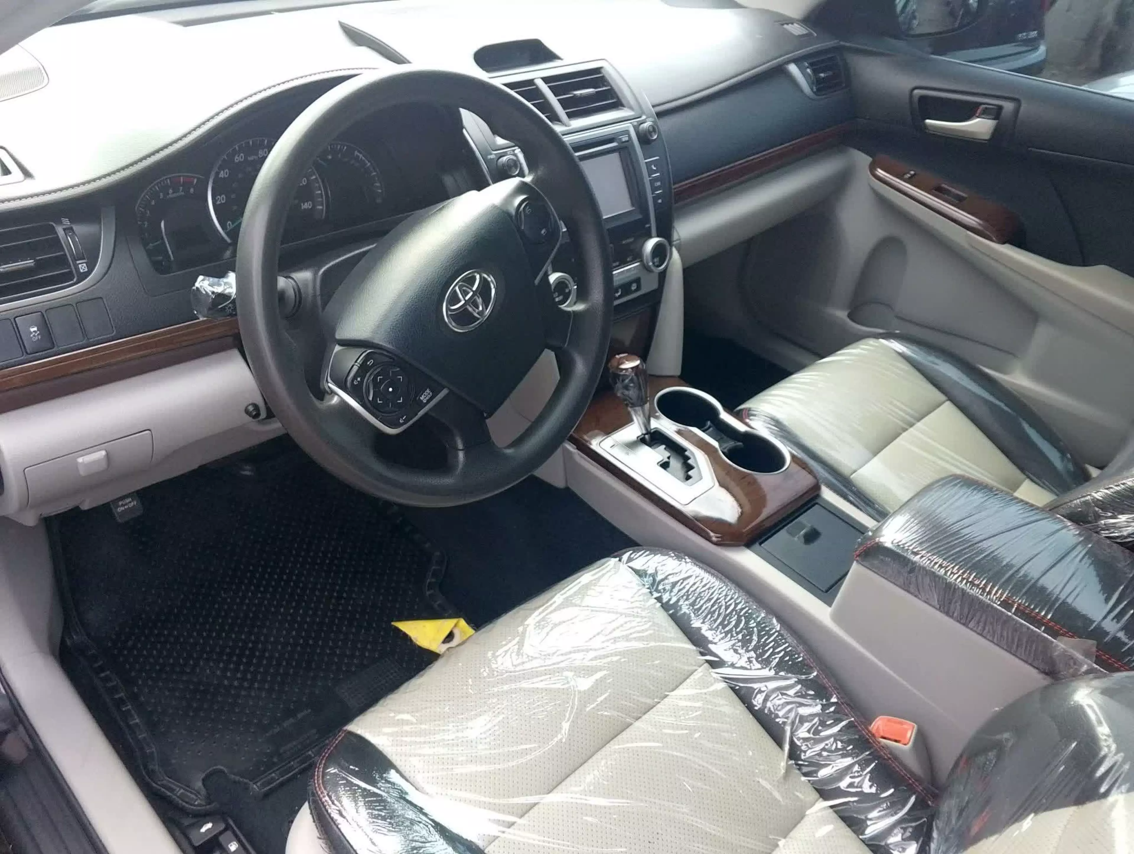 Toyota Camry   - 2014