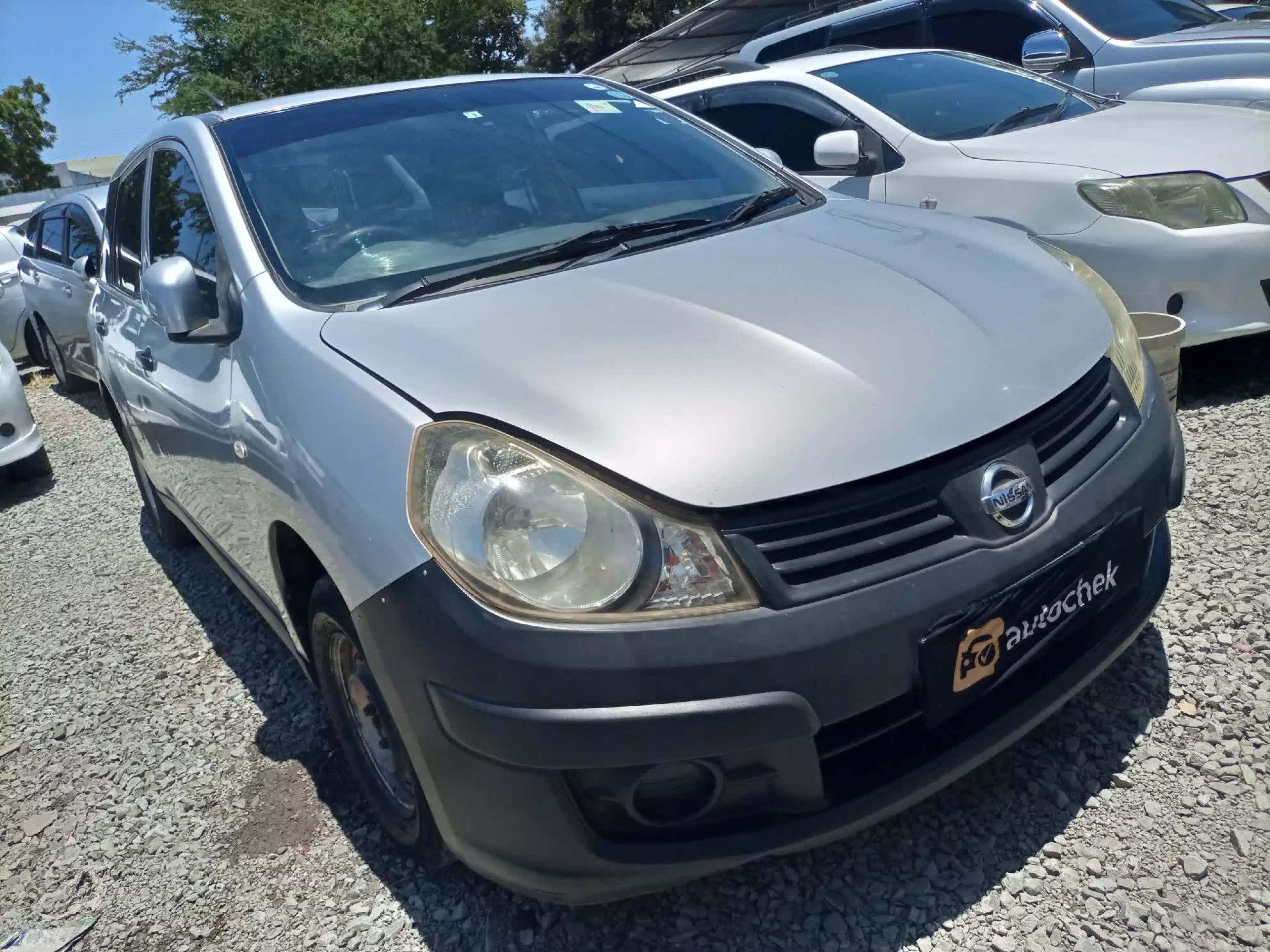 Nissan Advan  - 2013