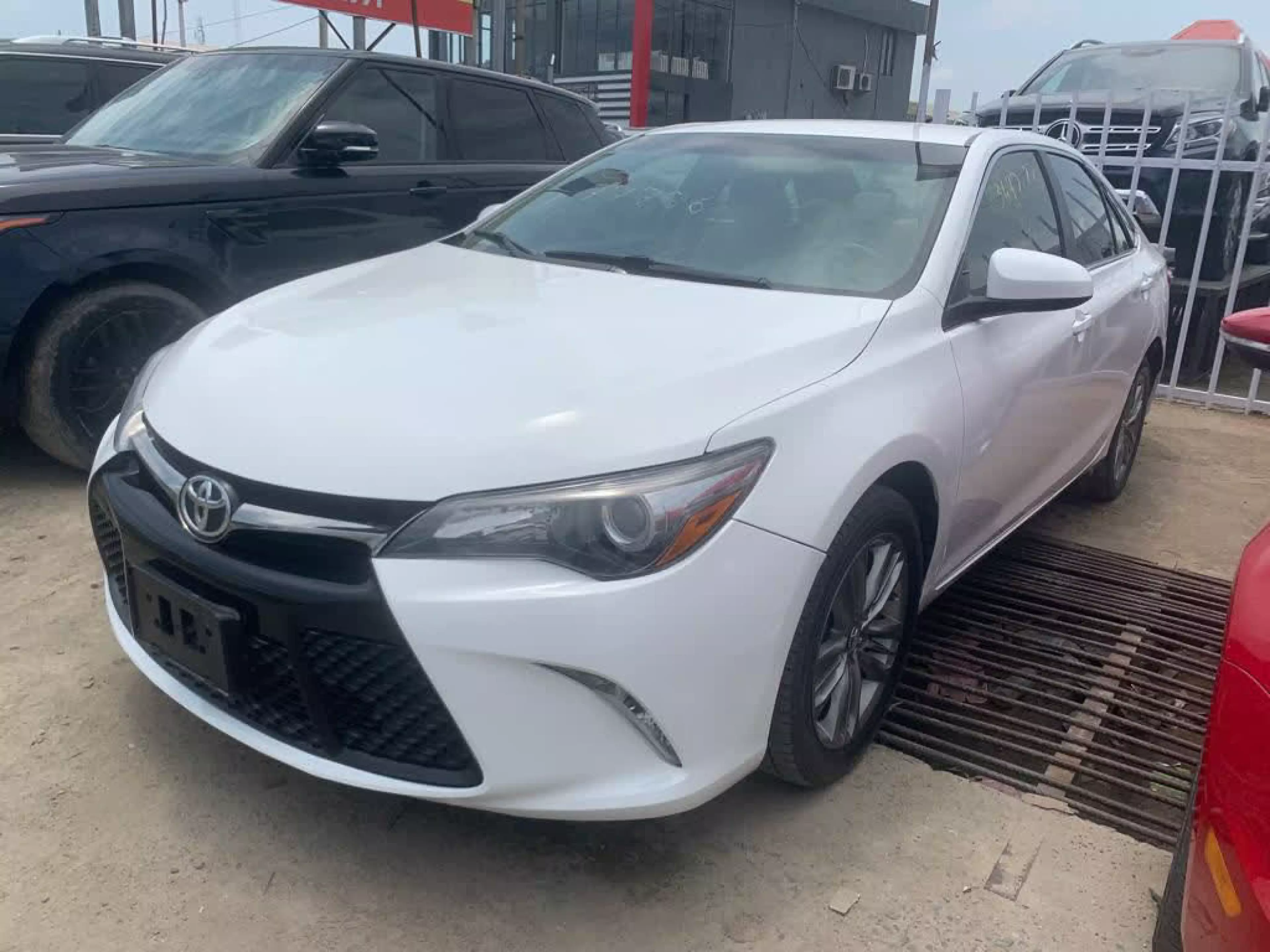 Toyota Camry - 2017