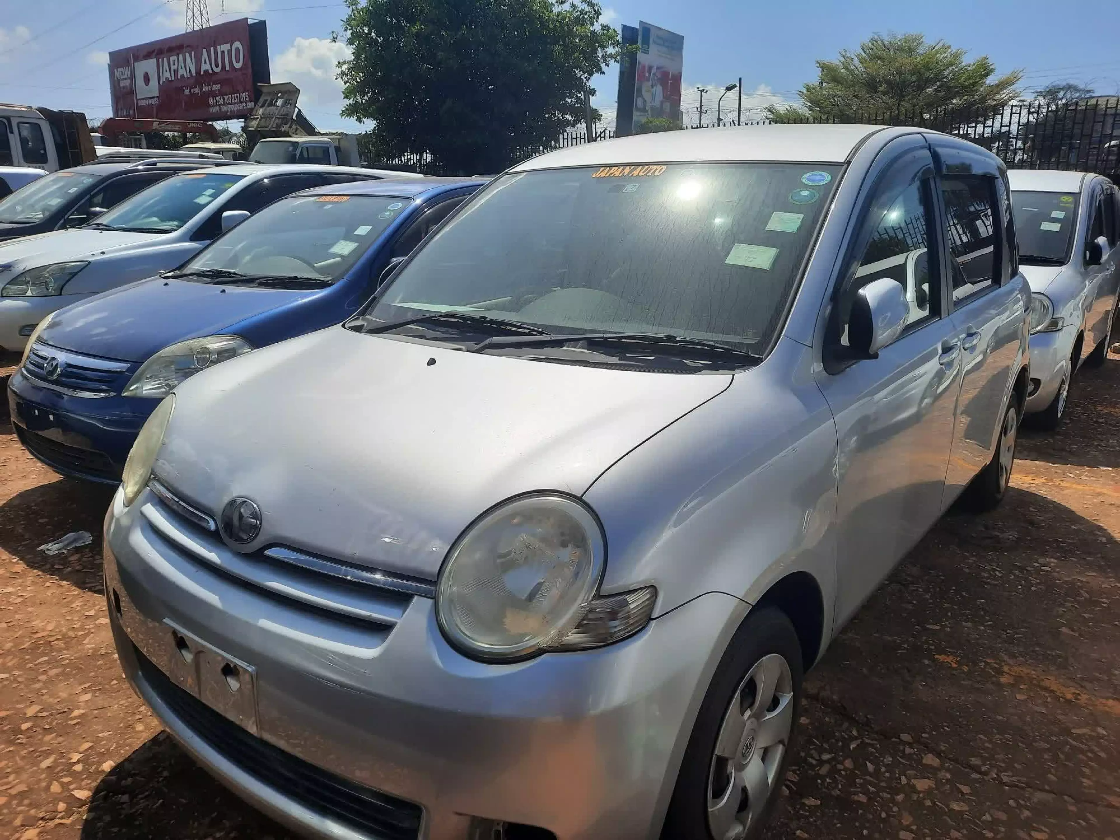 Toyota Sienta - 2009