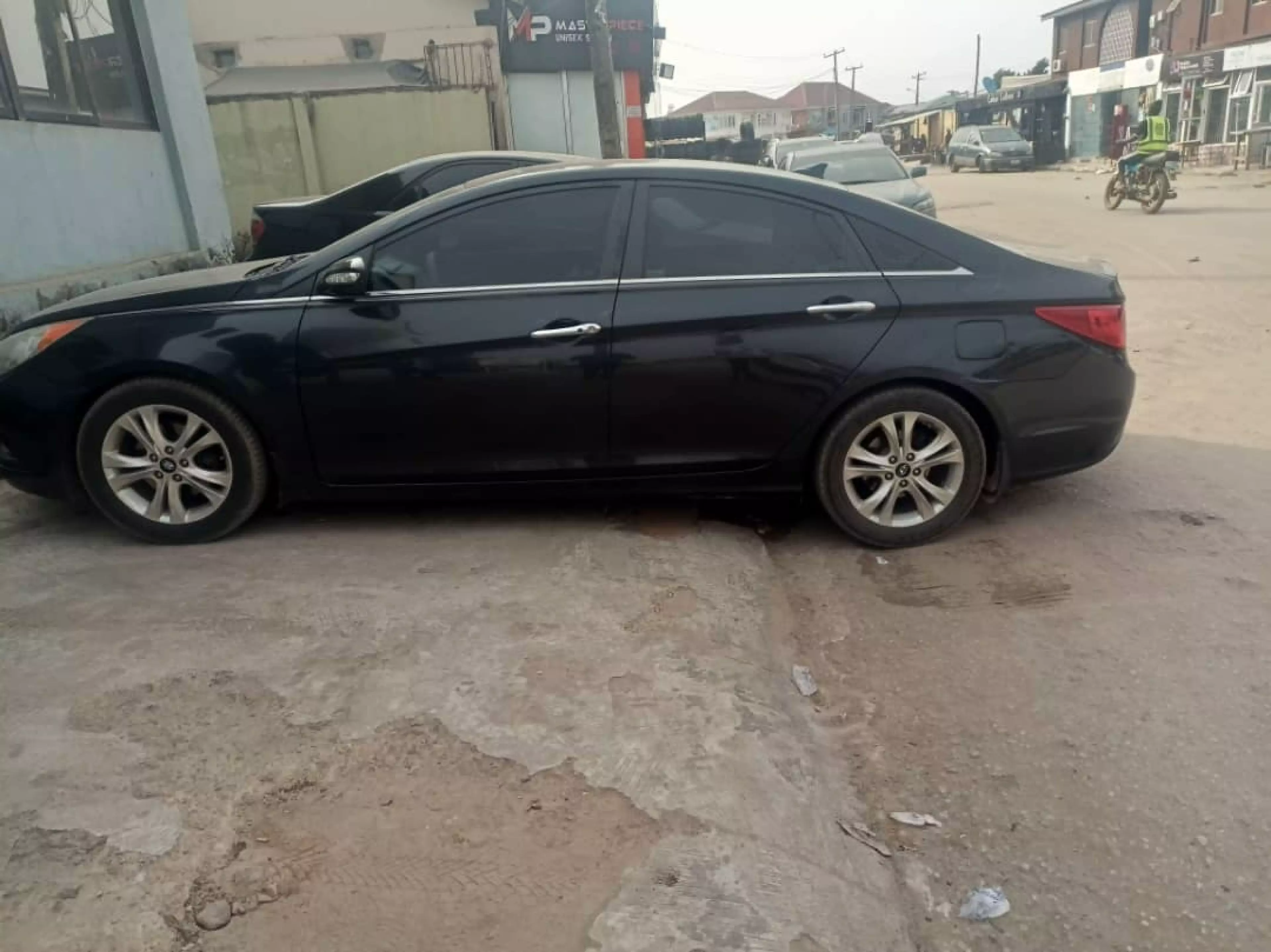 Hyundai Sonata   - 2011