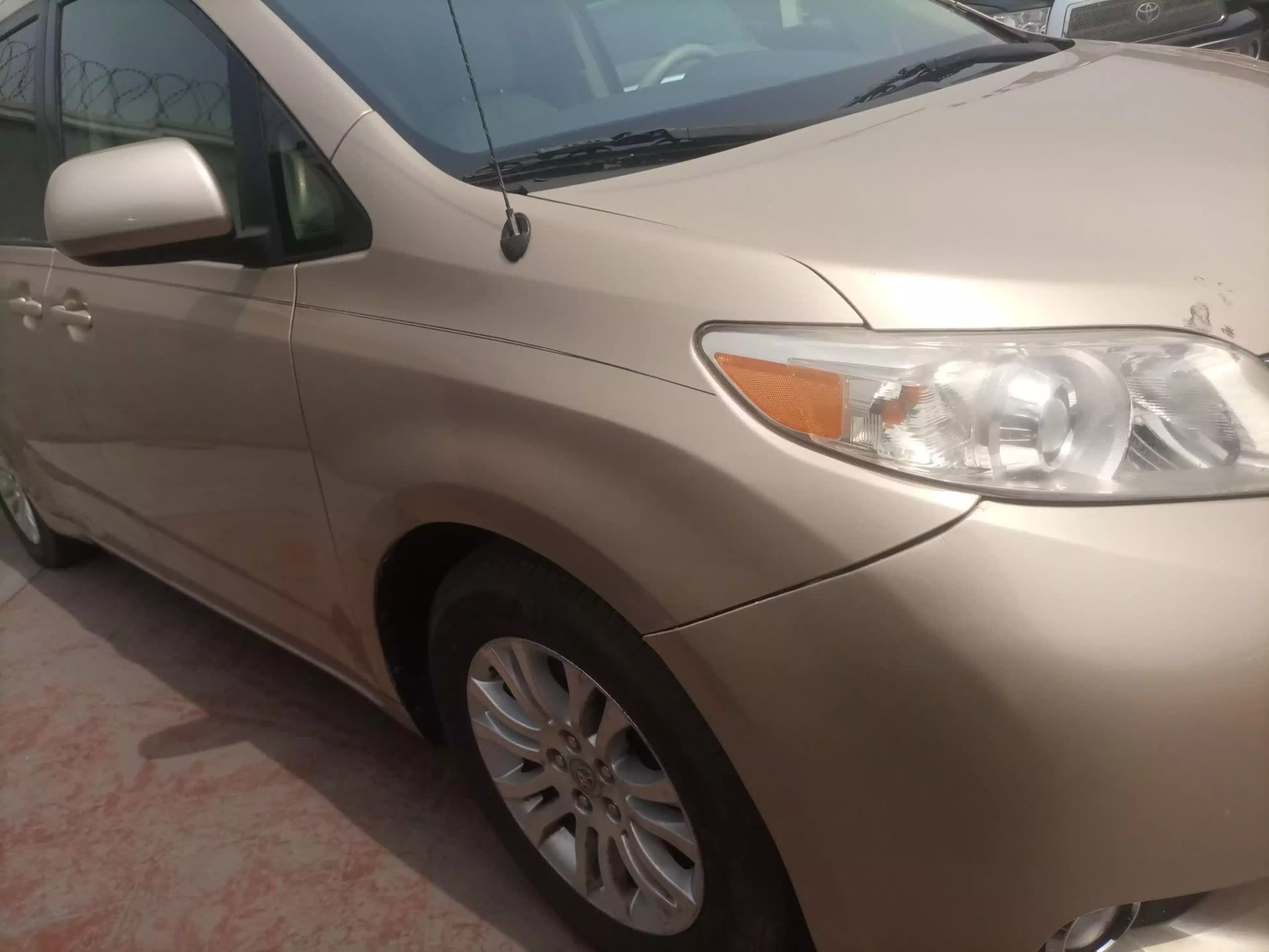 Toyota Sienna - 2011