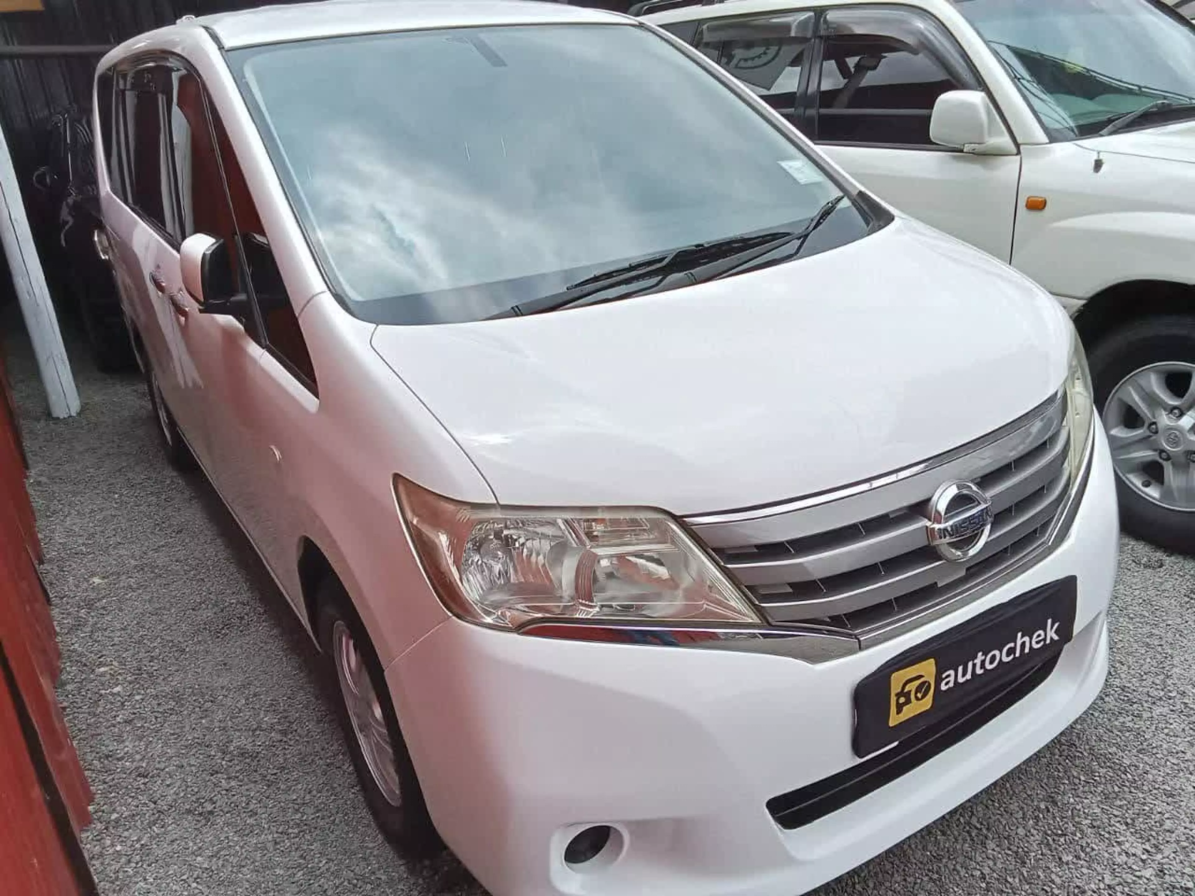 Nissan Serena - 2012