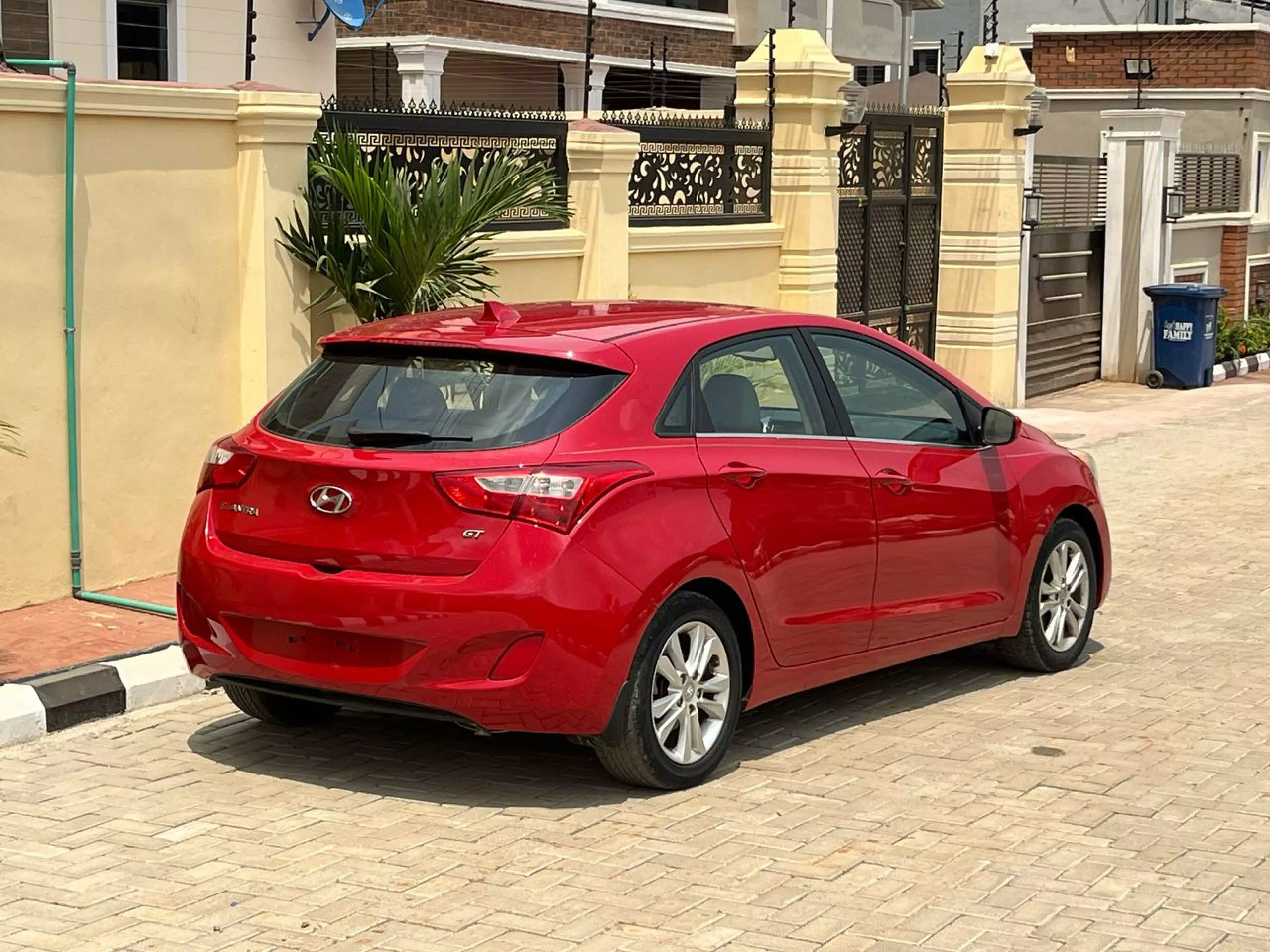Hyundai Elantra   - 2013
