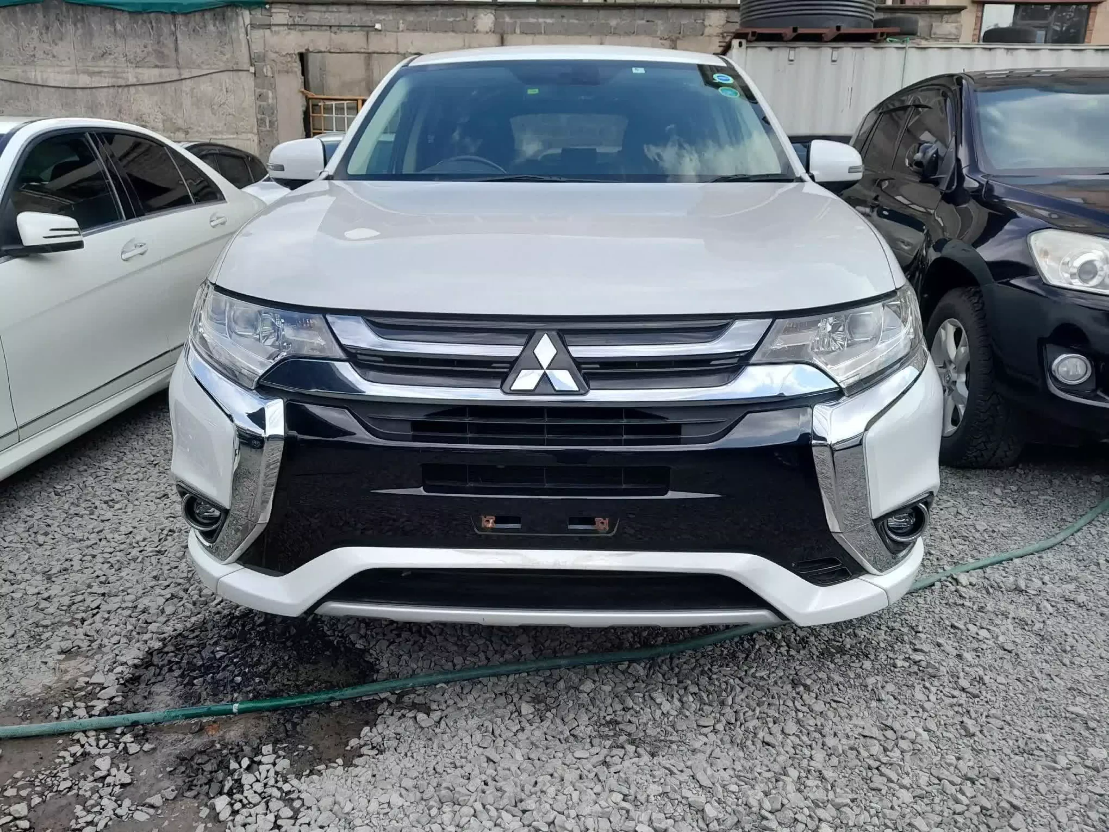 Mitsubishi Outlander hybrid  - 2016