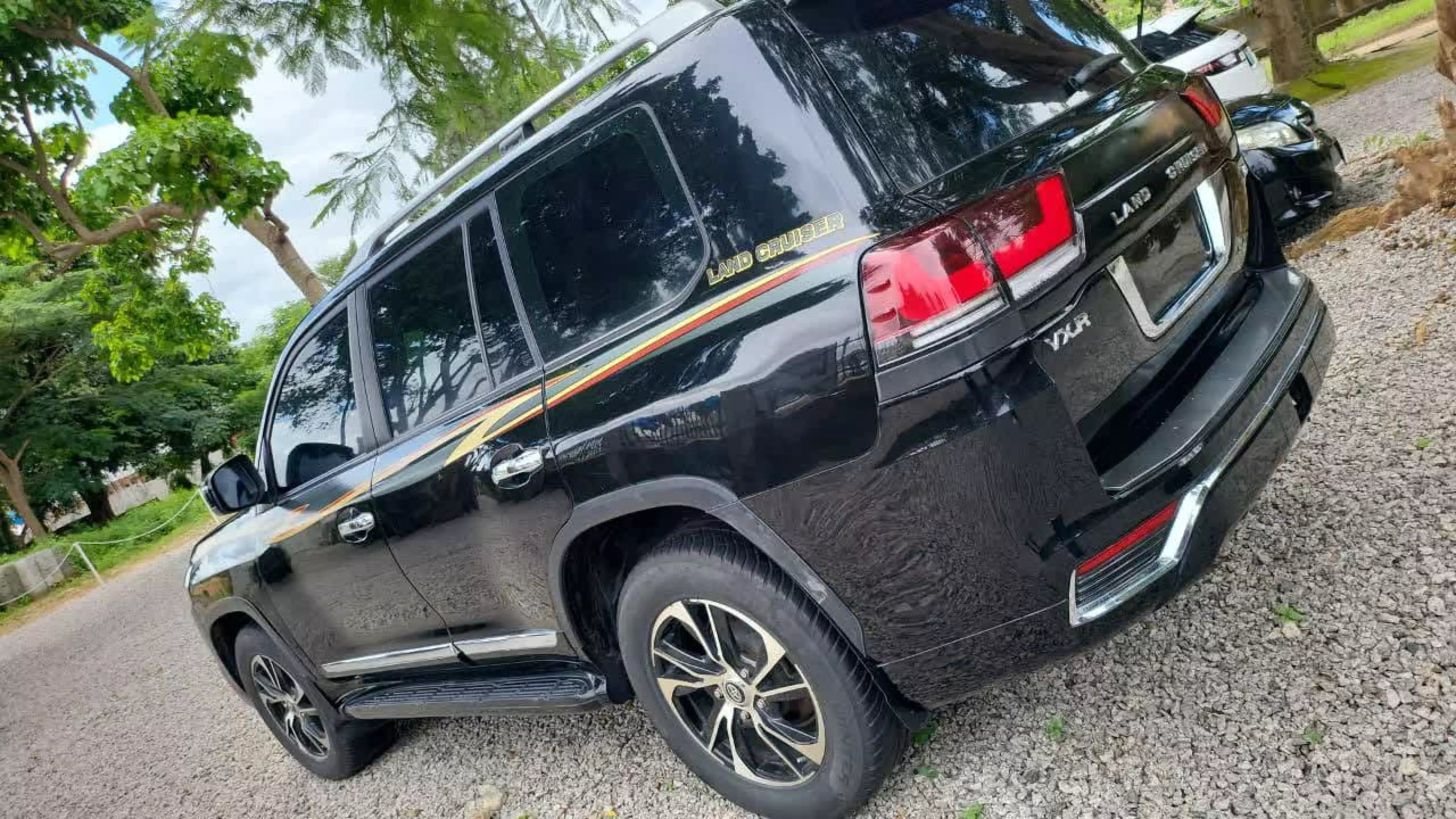 Toyota Land Cruiser   - 2011
