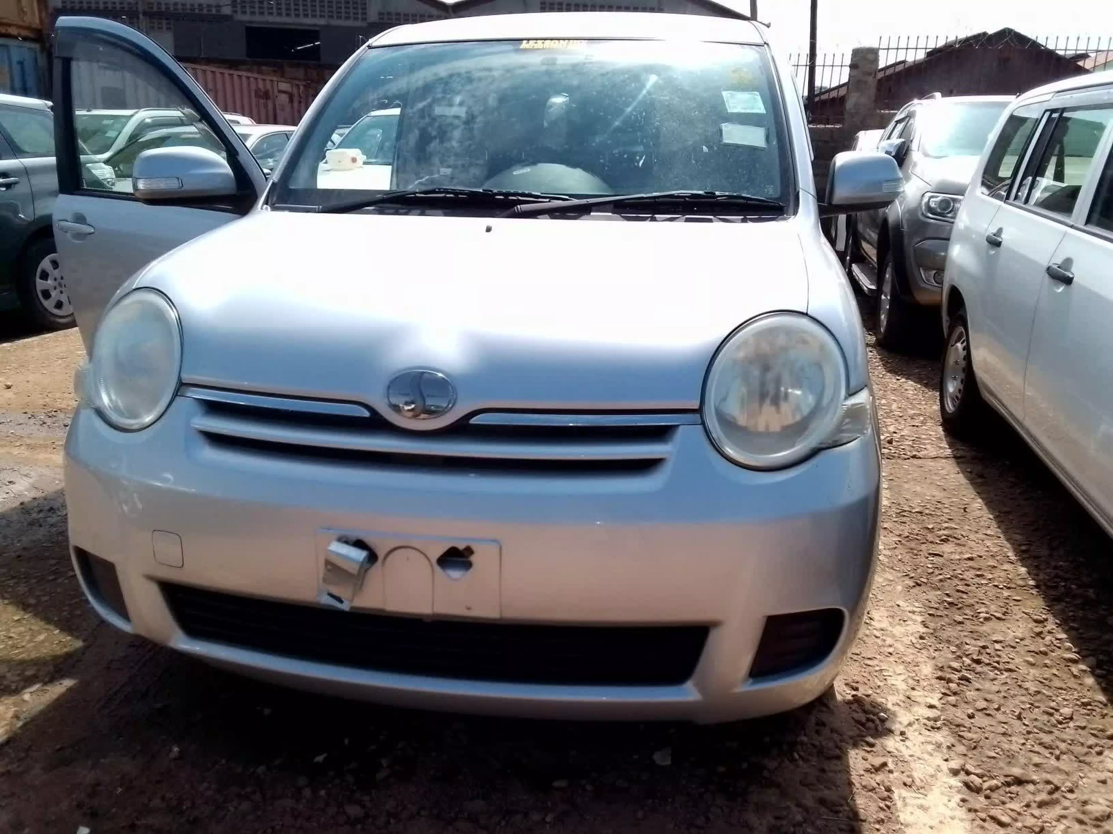 Toyota Sienta - 2008