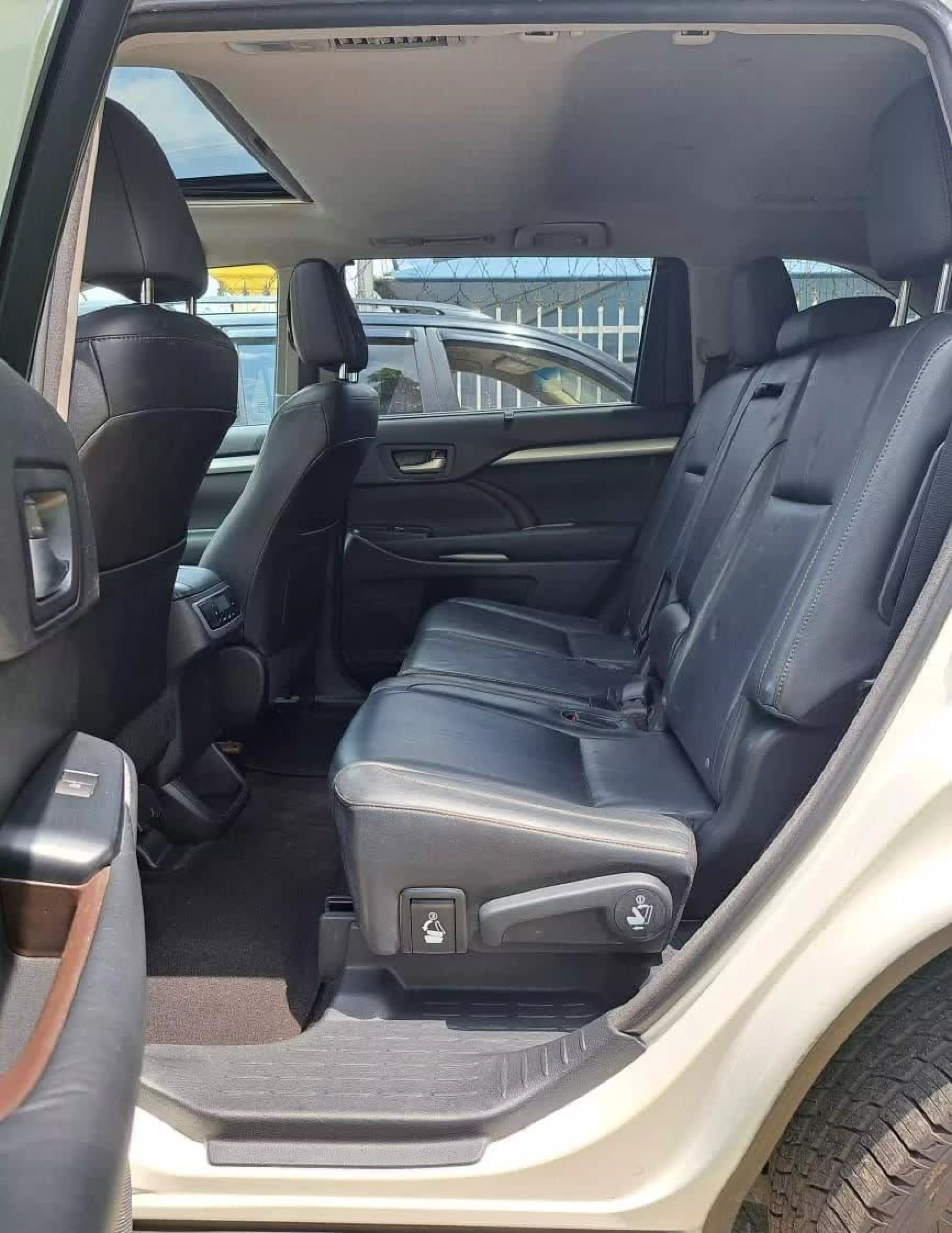 Toyota Highlander   - 2015