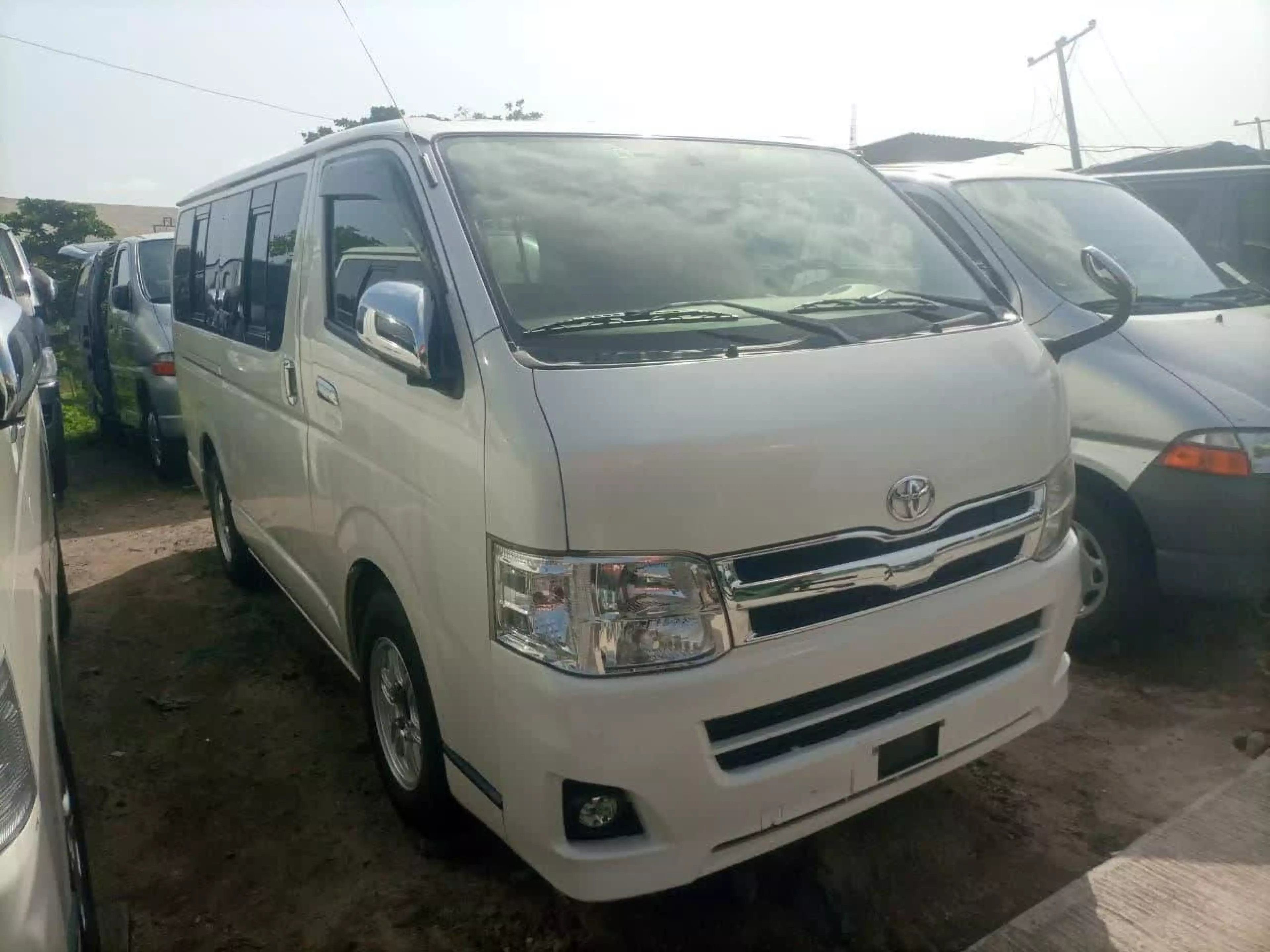 Toyota Hiace - 2011