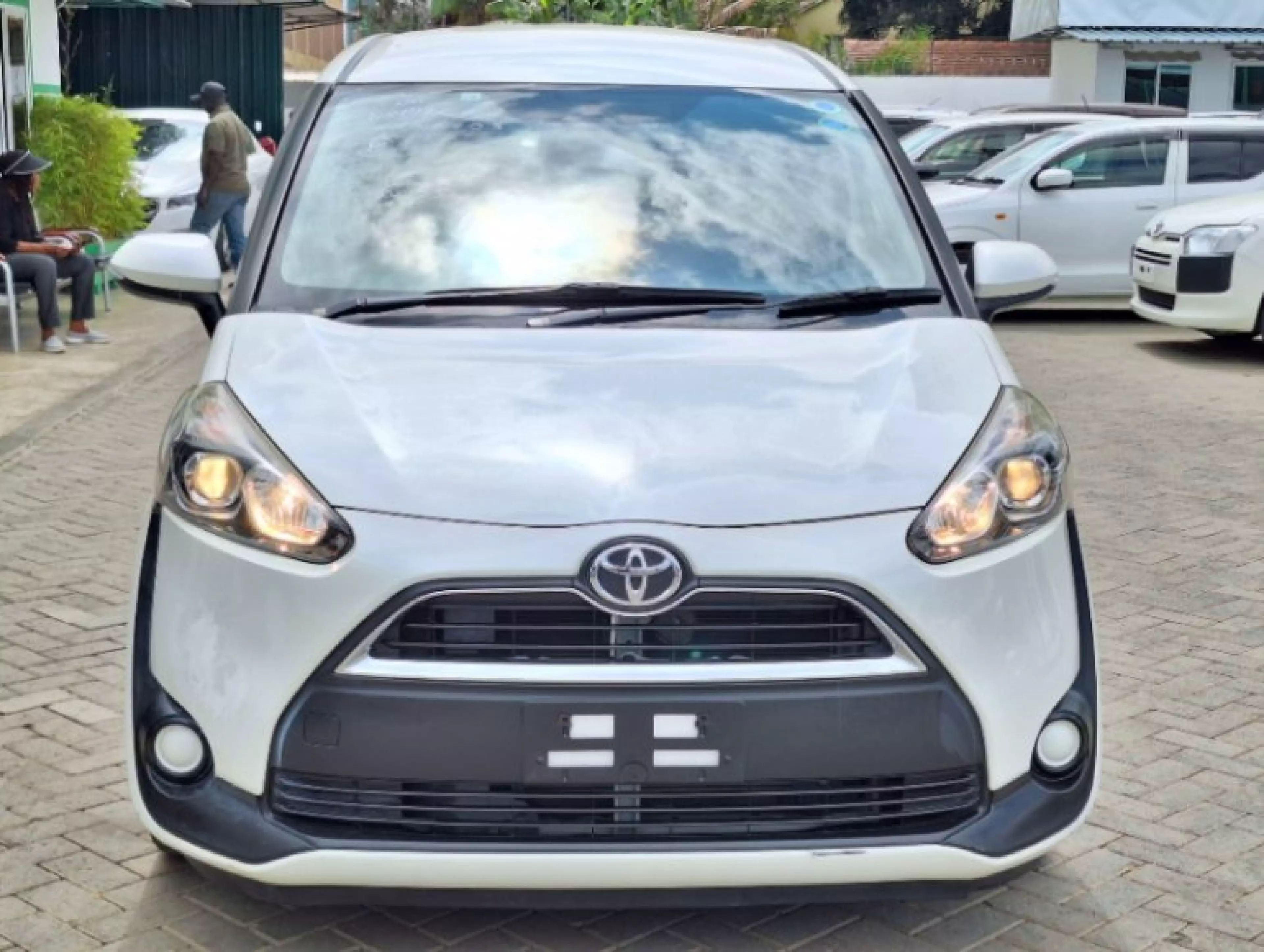 Toyota Sienta - 2018