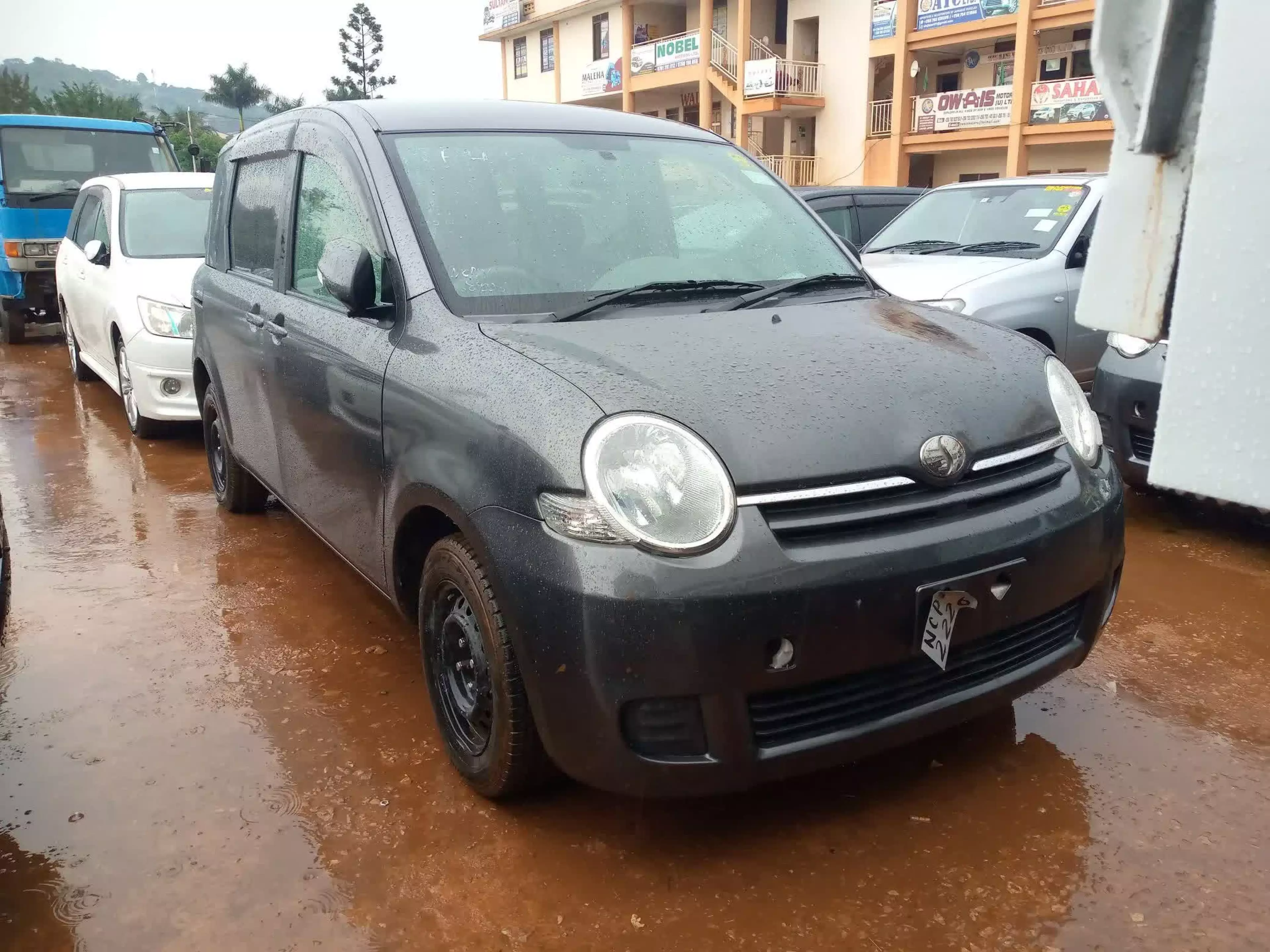 Toyota Sienta - 2008