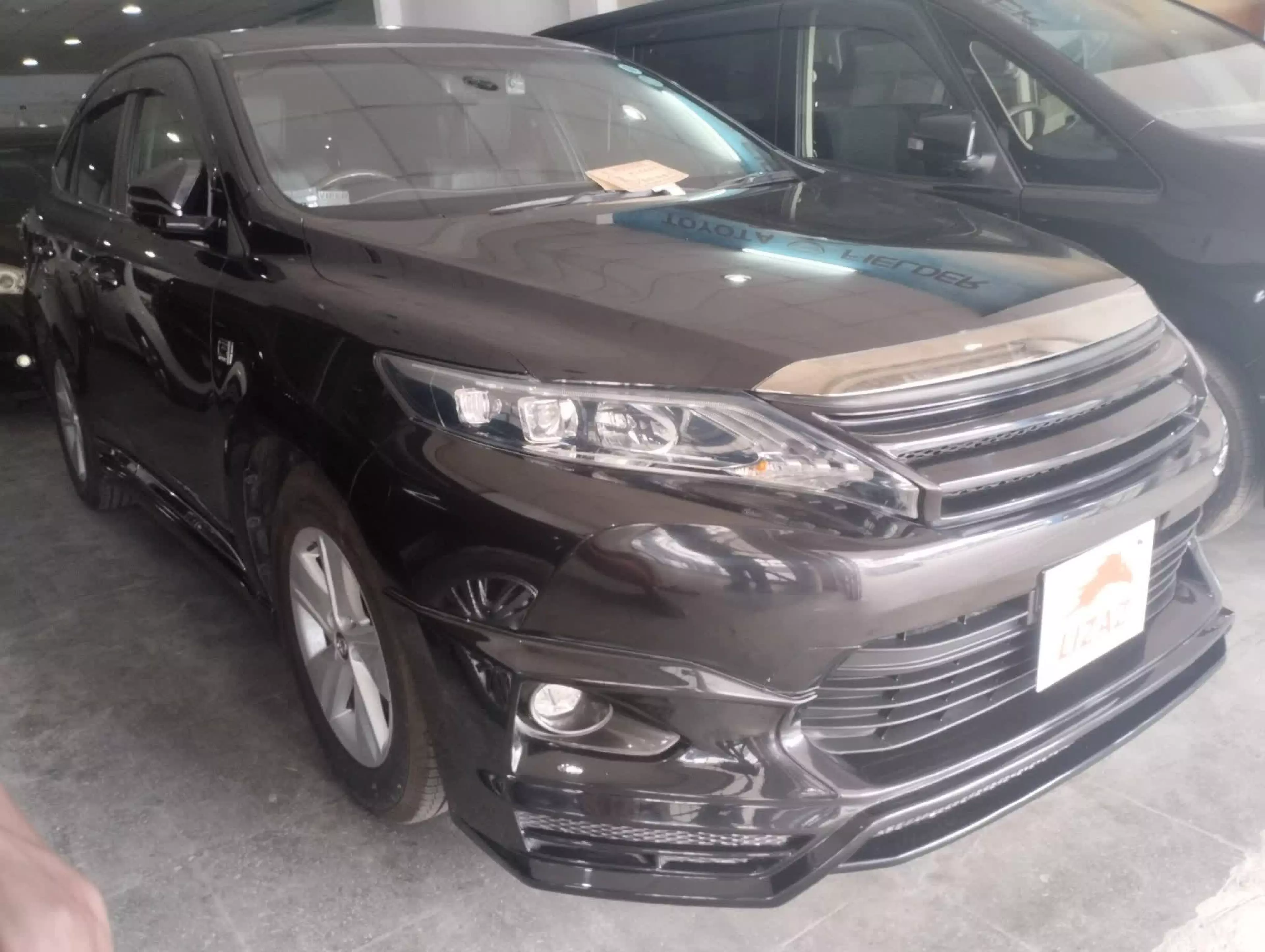 Toyota Harrier - 2016