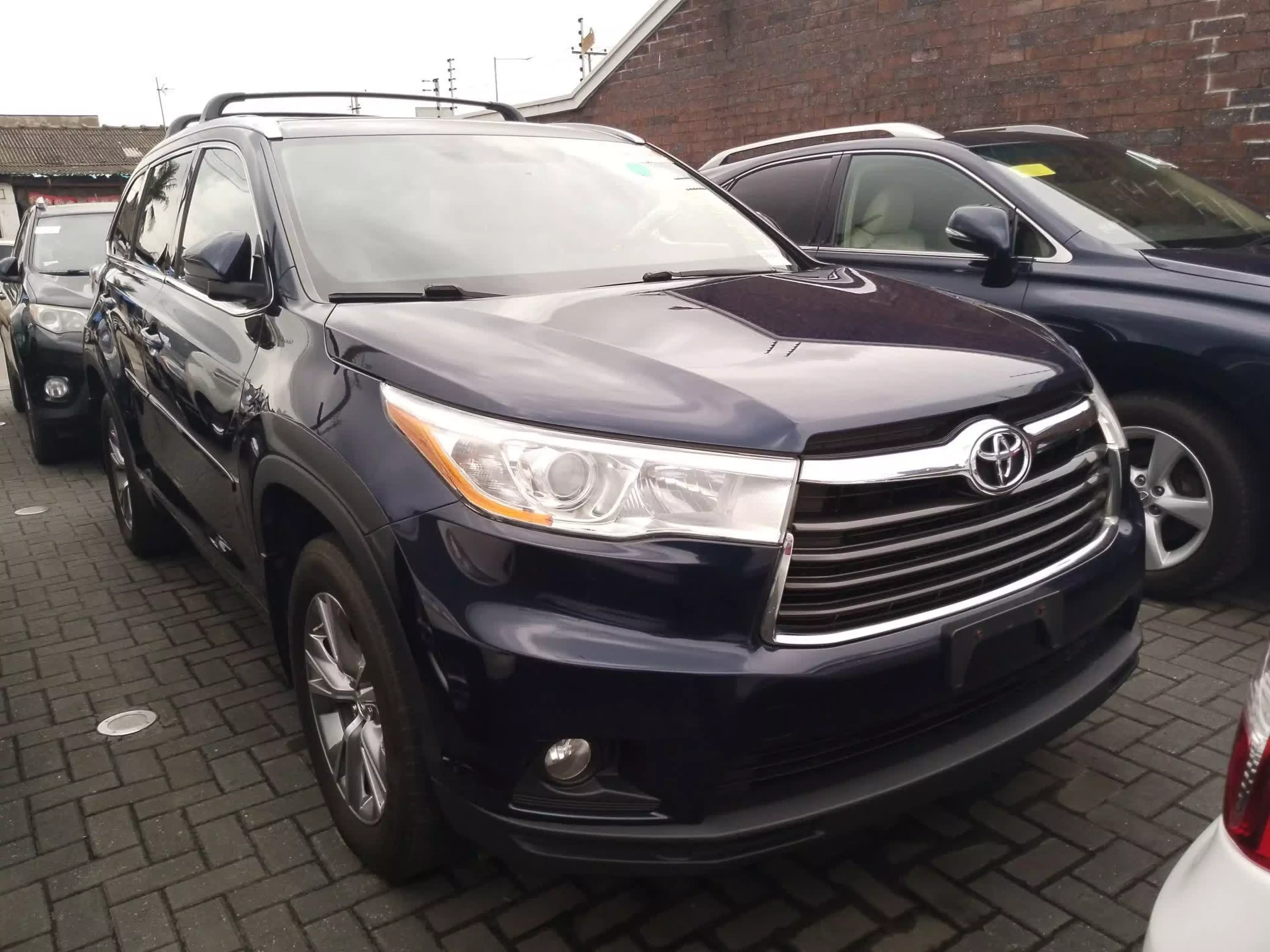 Toyota Highlander   - 2014
