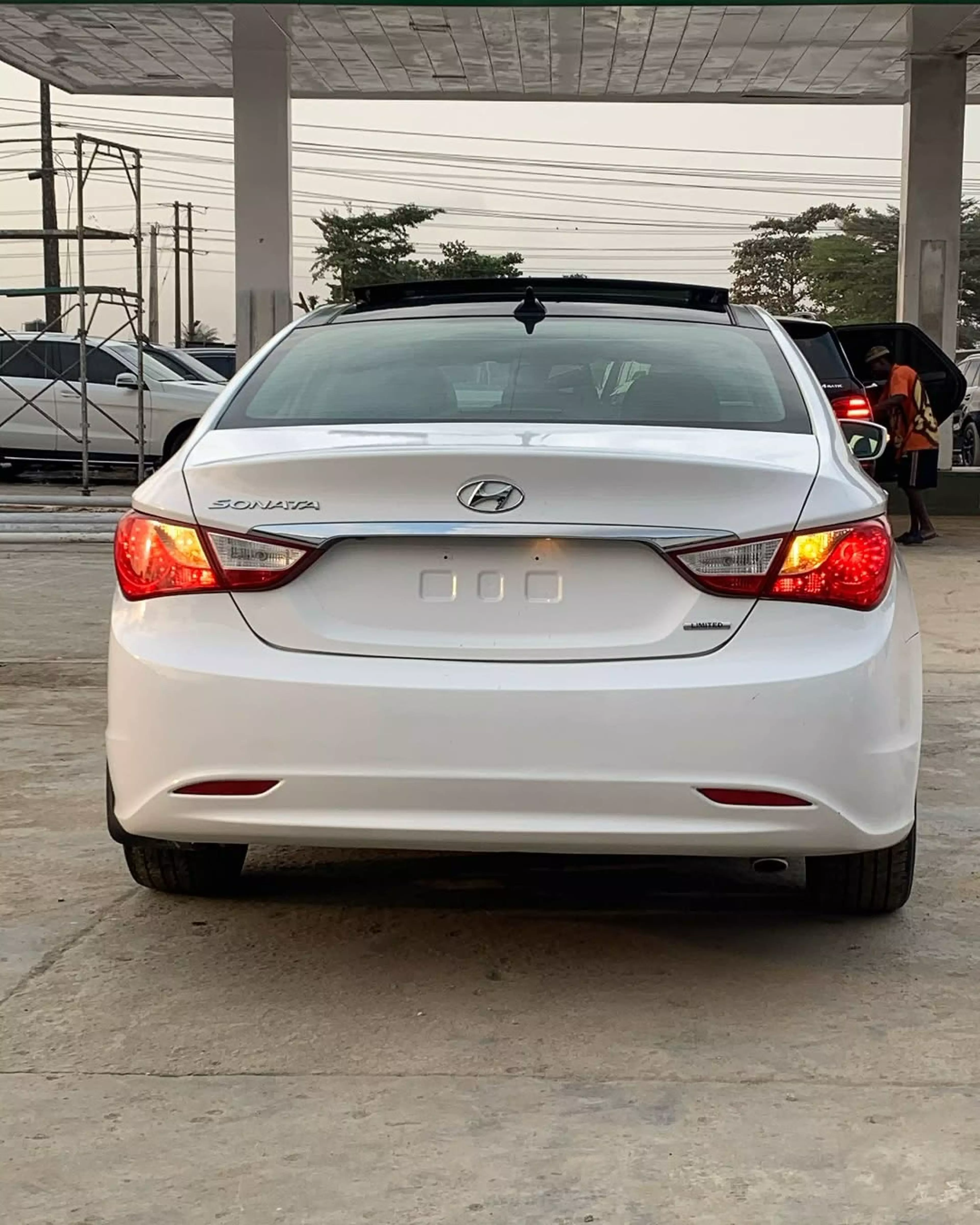 Hyundai Sonata   - 2012