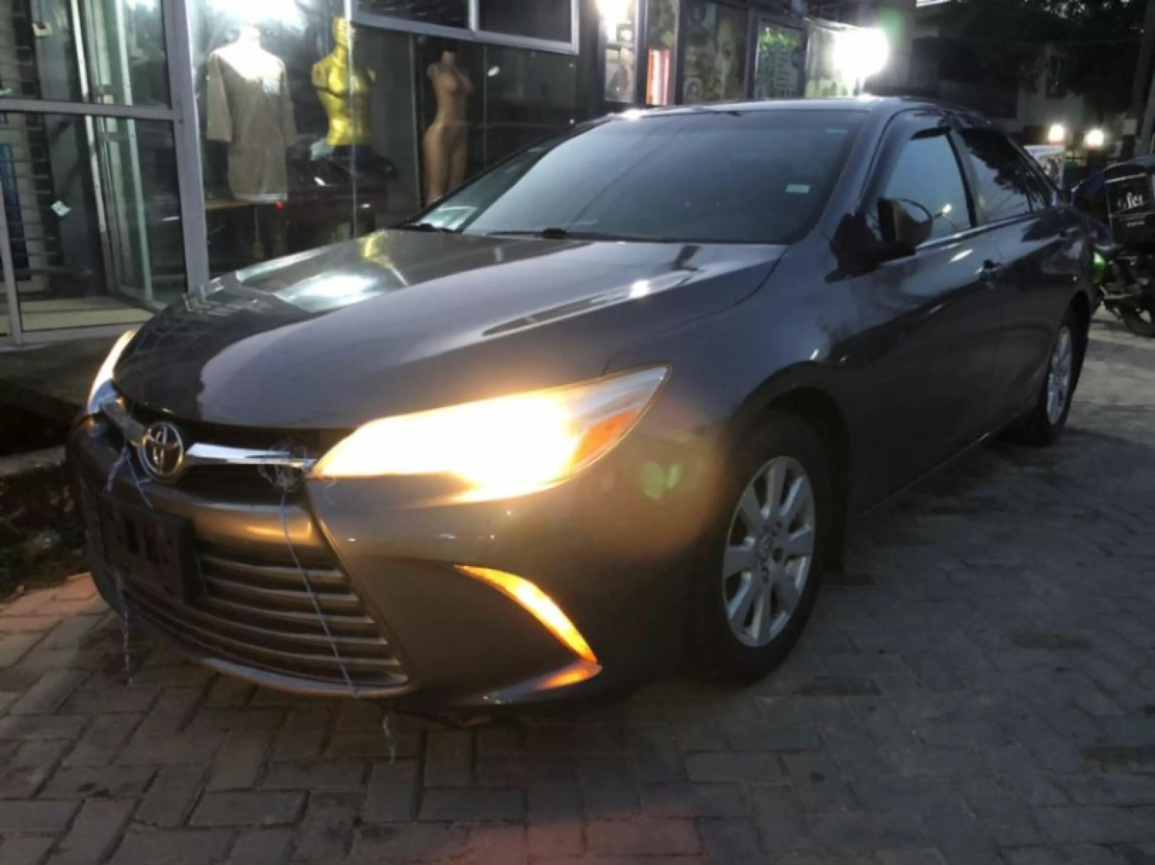 Toyota Camry - 2016