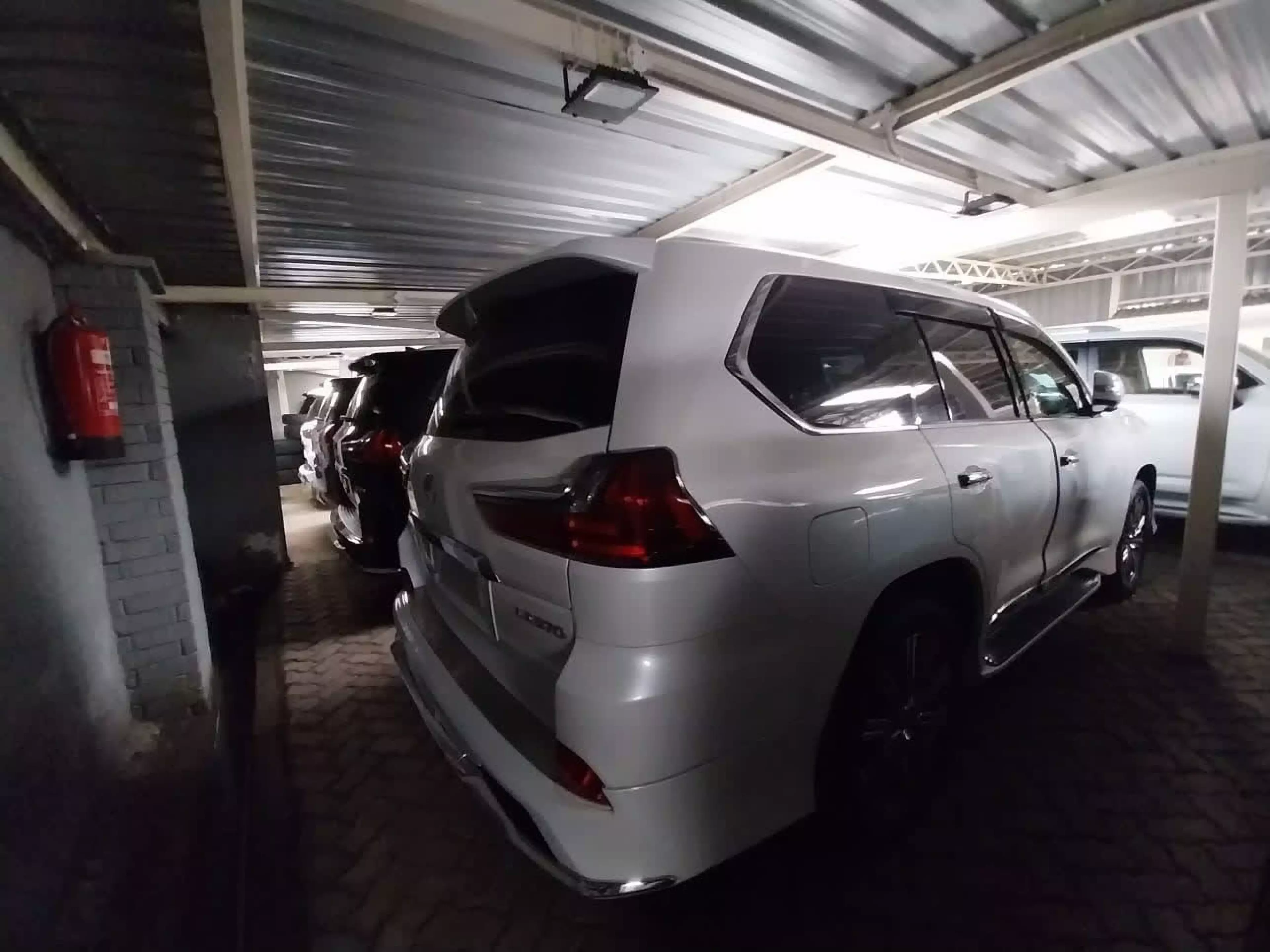 Lexus 570   - 2016