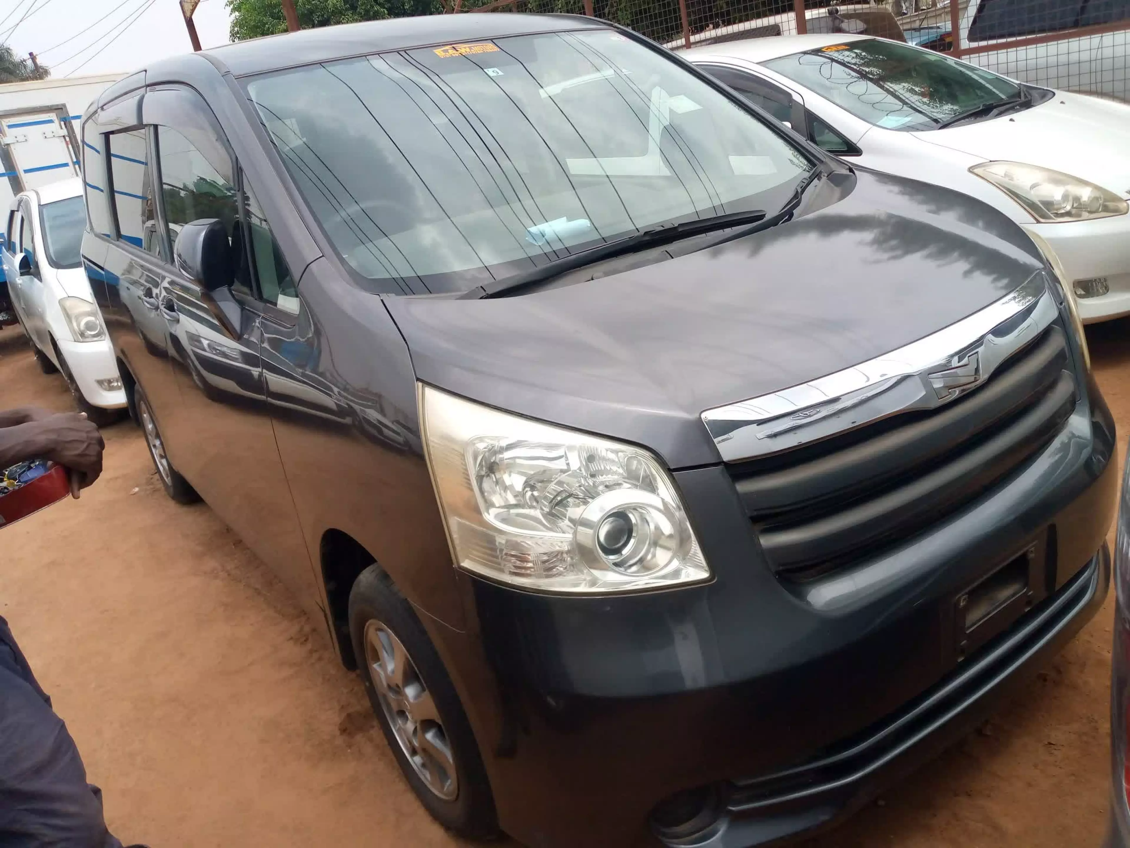 Toyota Noah - 2008