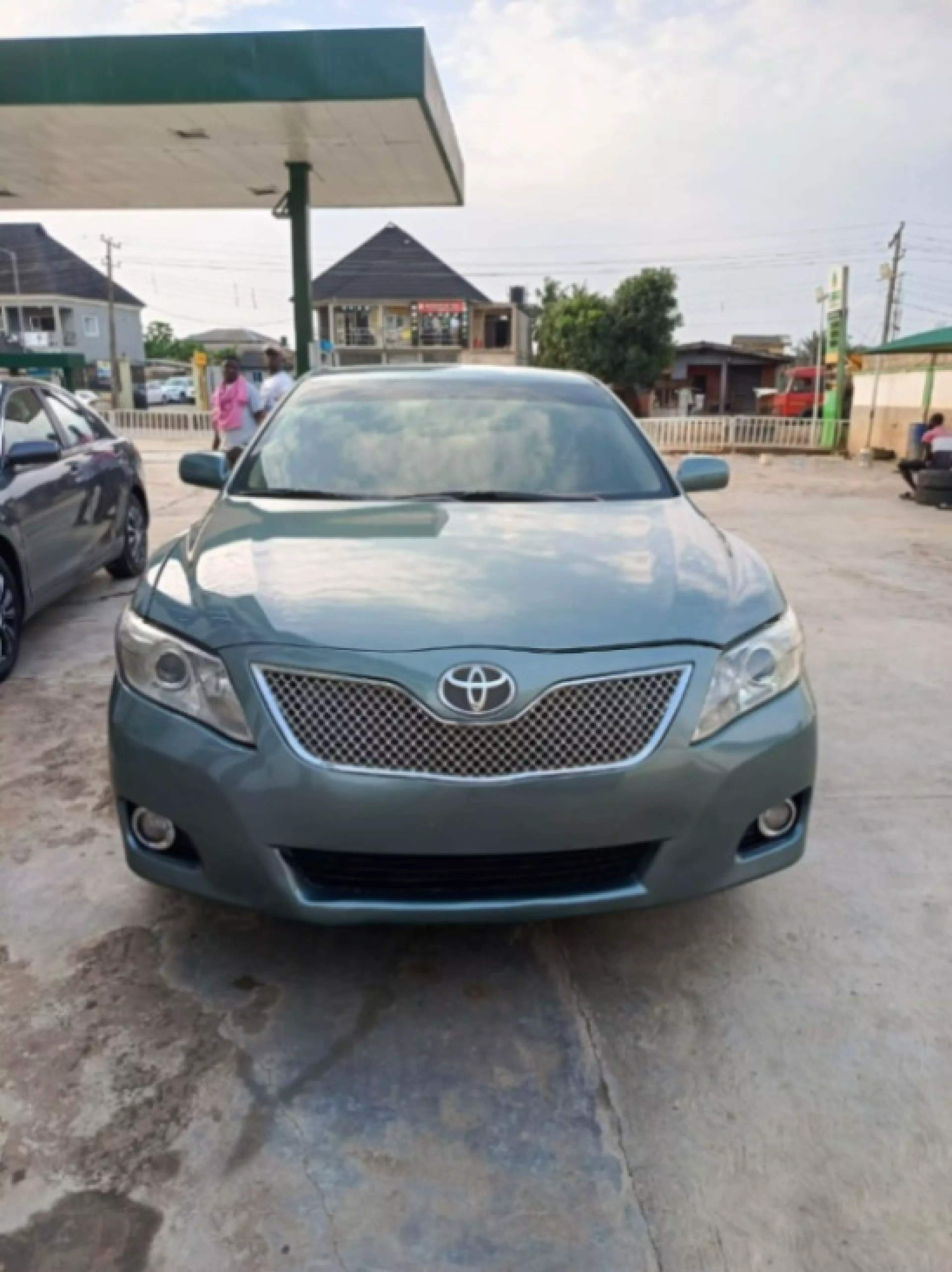 Toyota Camry - 2010