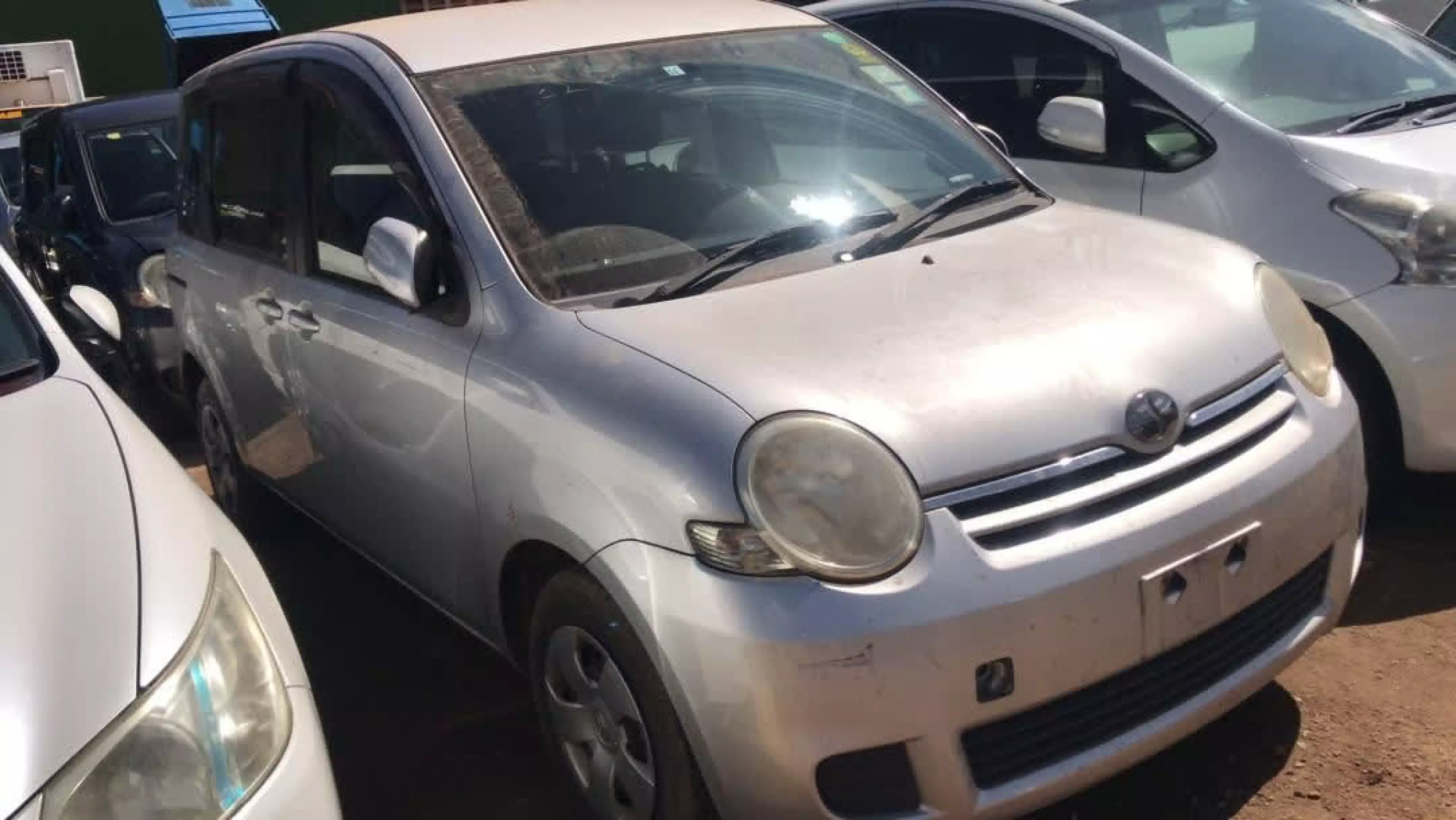 Toyota Sienta - 2009