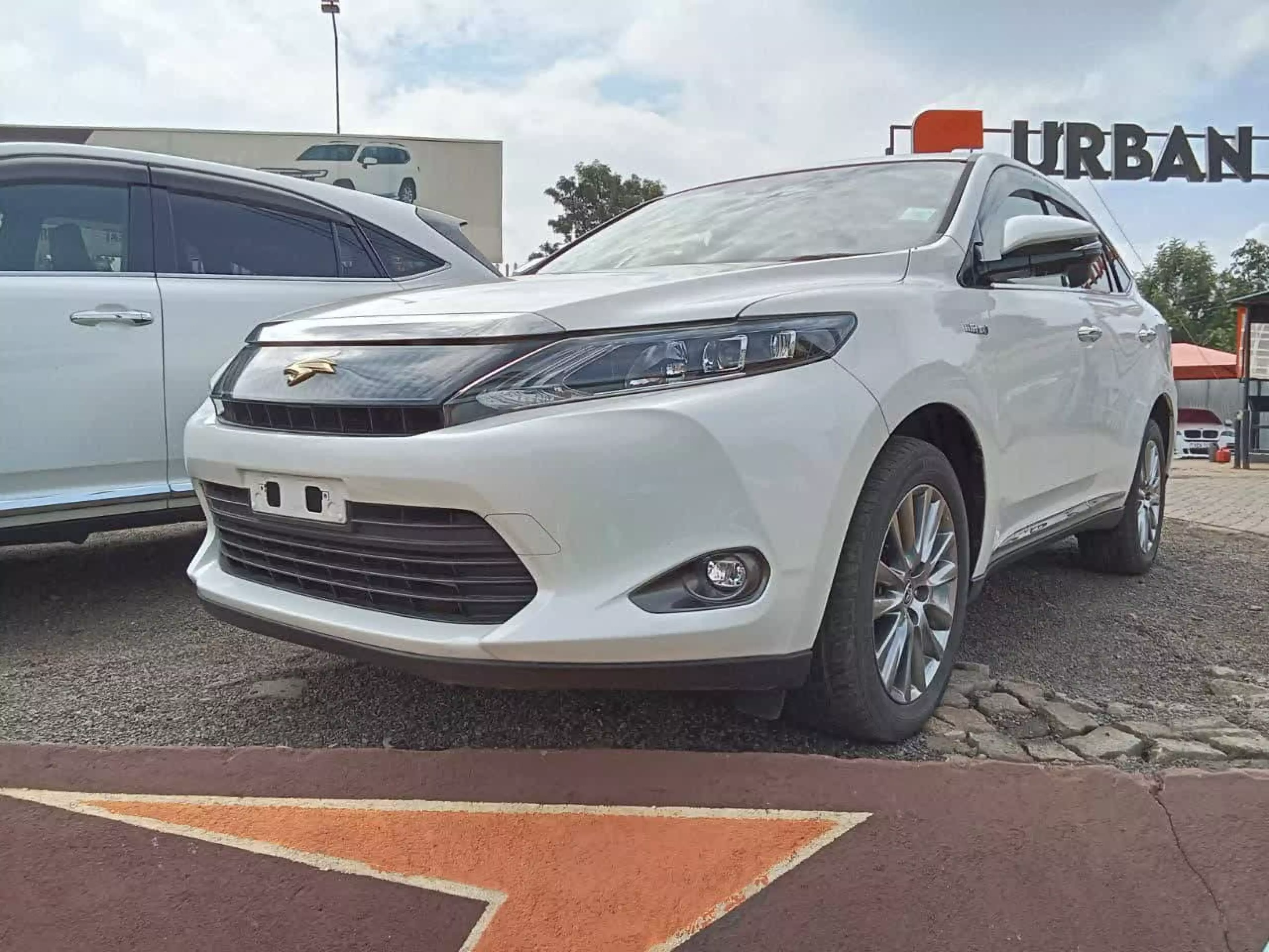 Toyota Harrier hybrid  - 2016