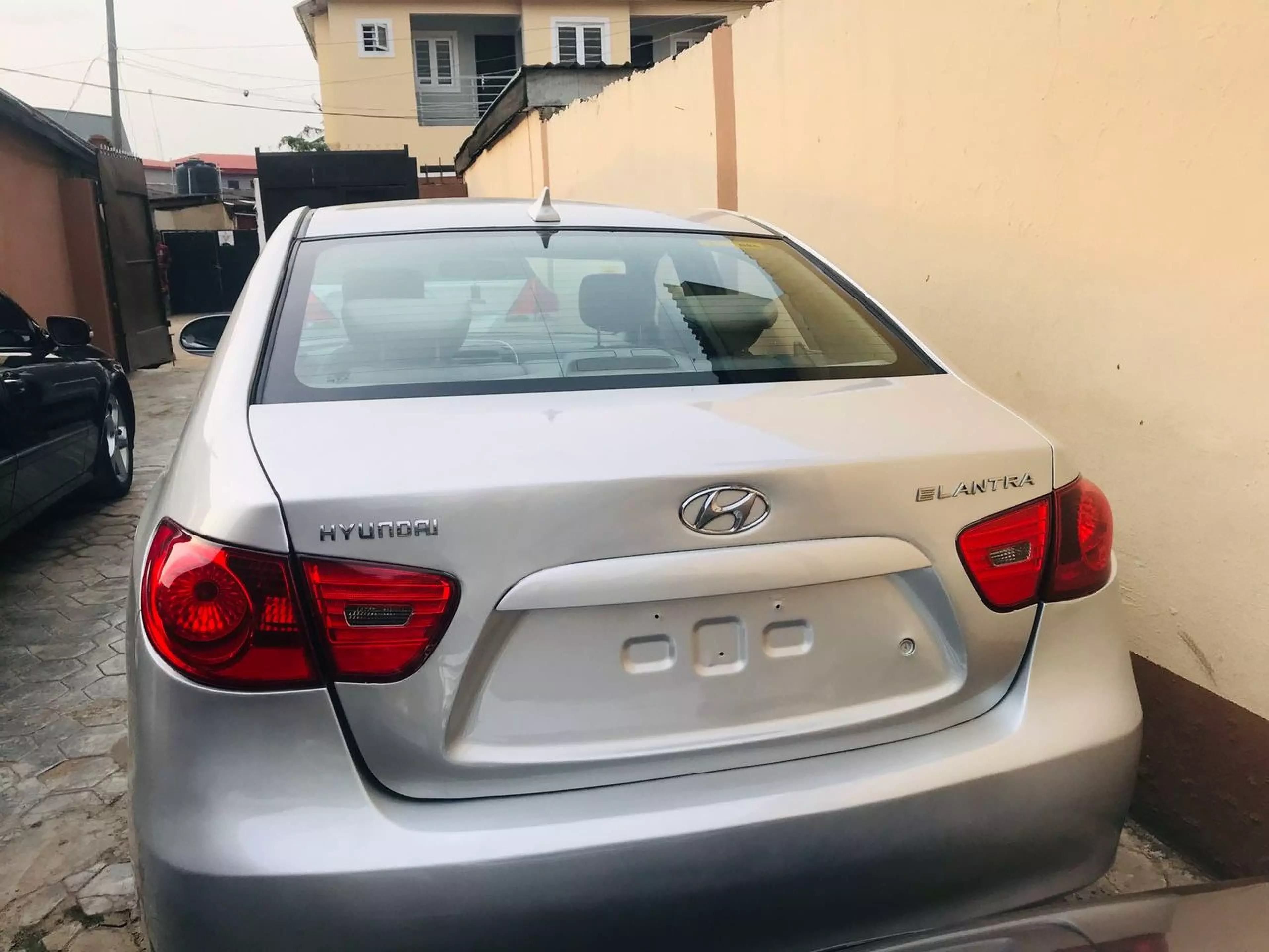 Hyundai Elantra   - 2008