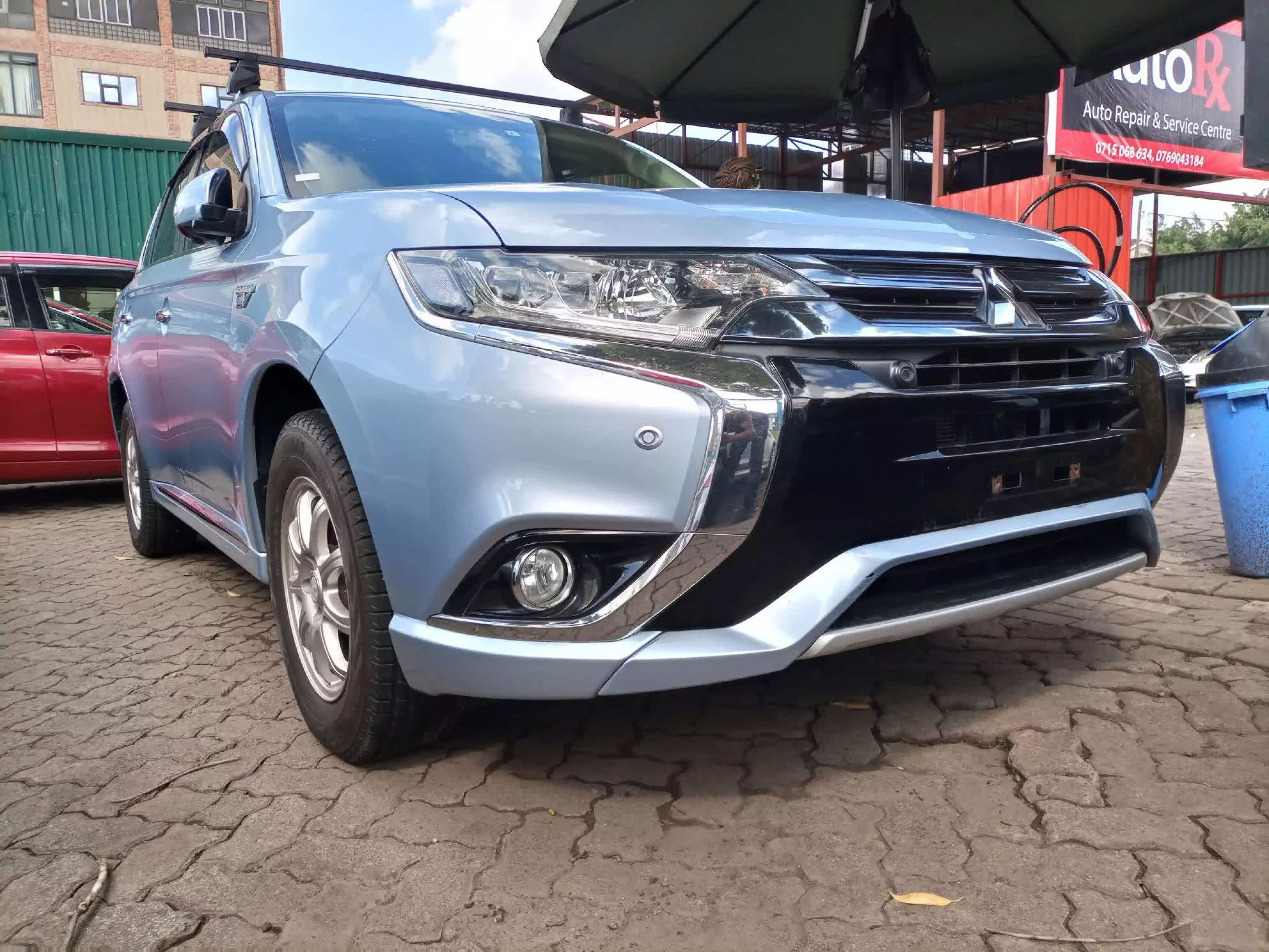 Mitsubishi Plug-in Hybrid Outlander - 2015