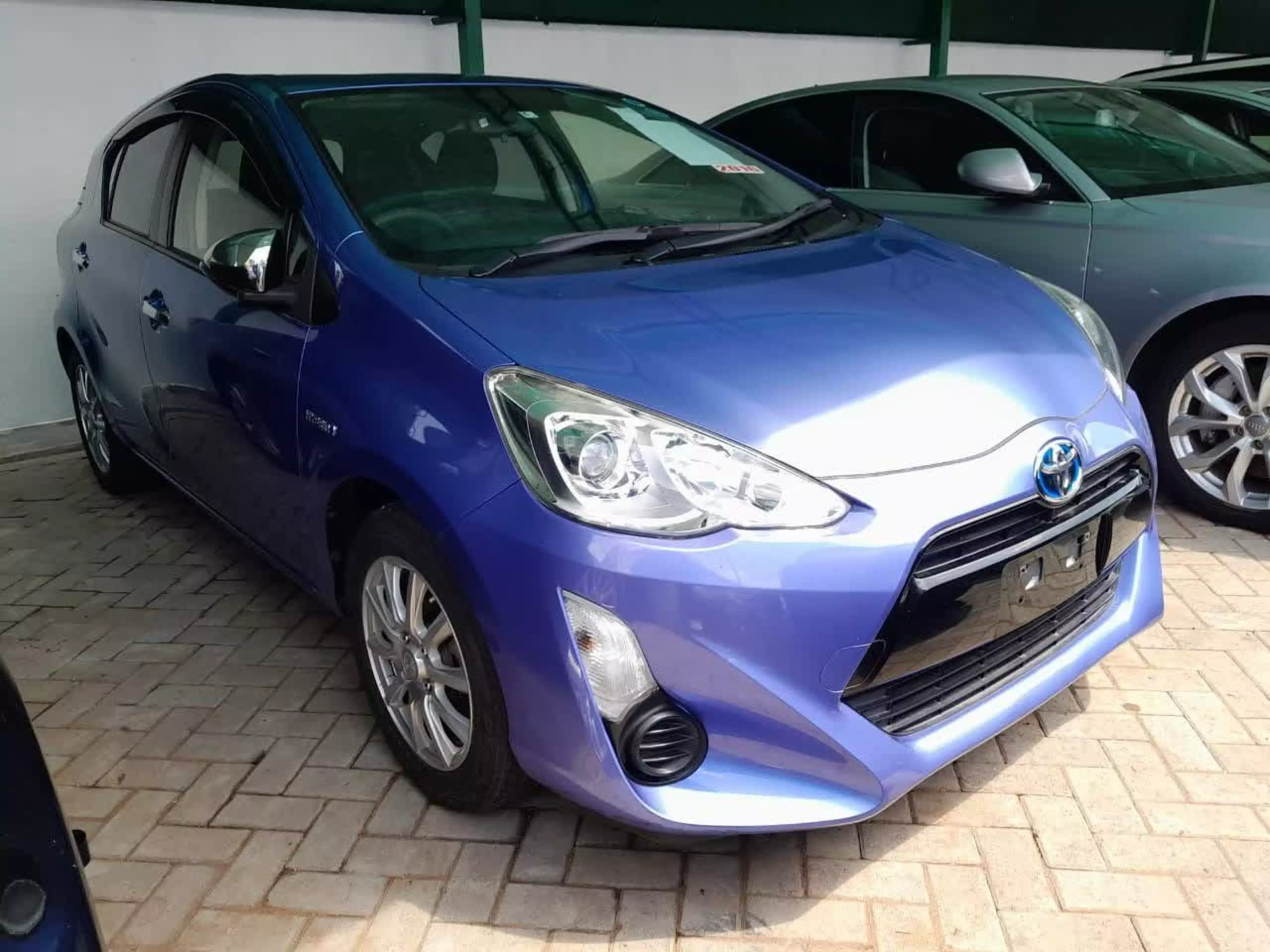 Toyota Aqua Hybrid - 2016