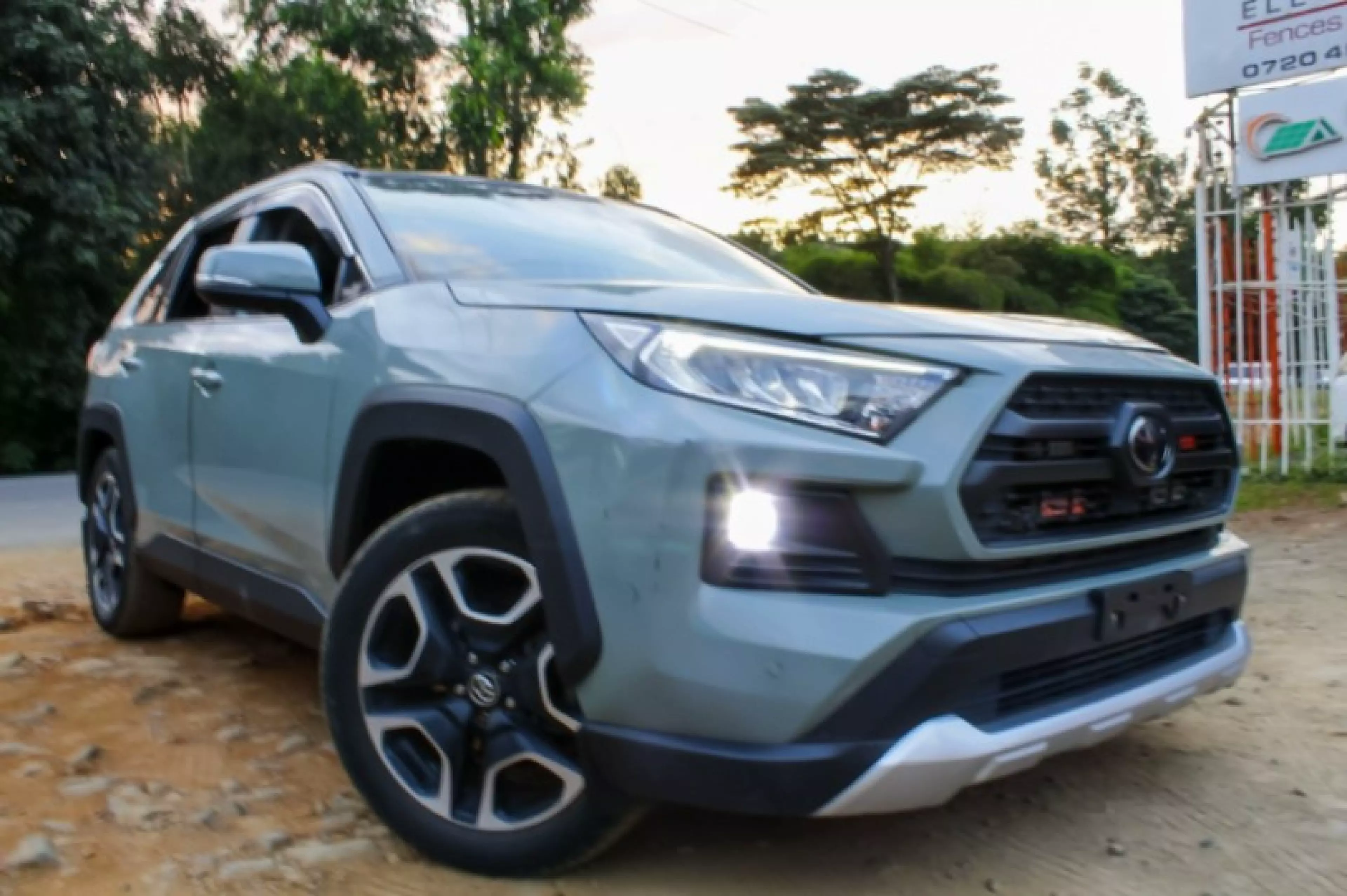 Toyota Rav 4 8AT 2.5l (Adventure Grade) - 2019