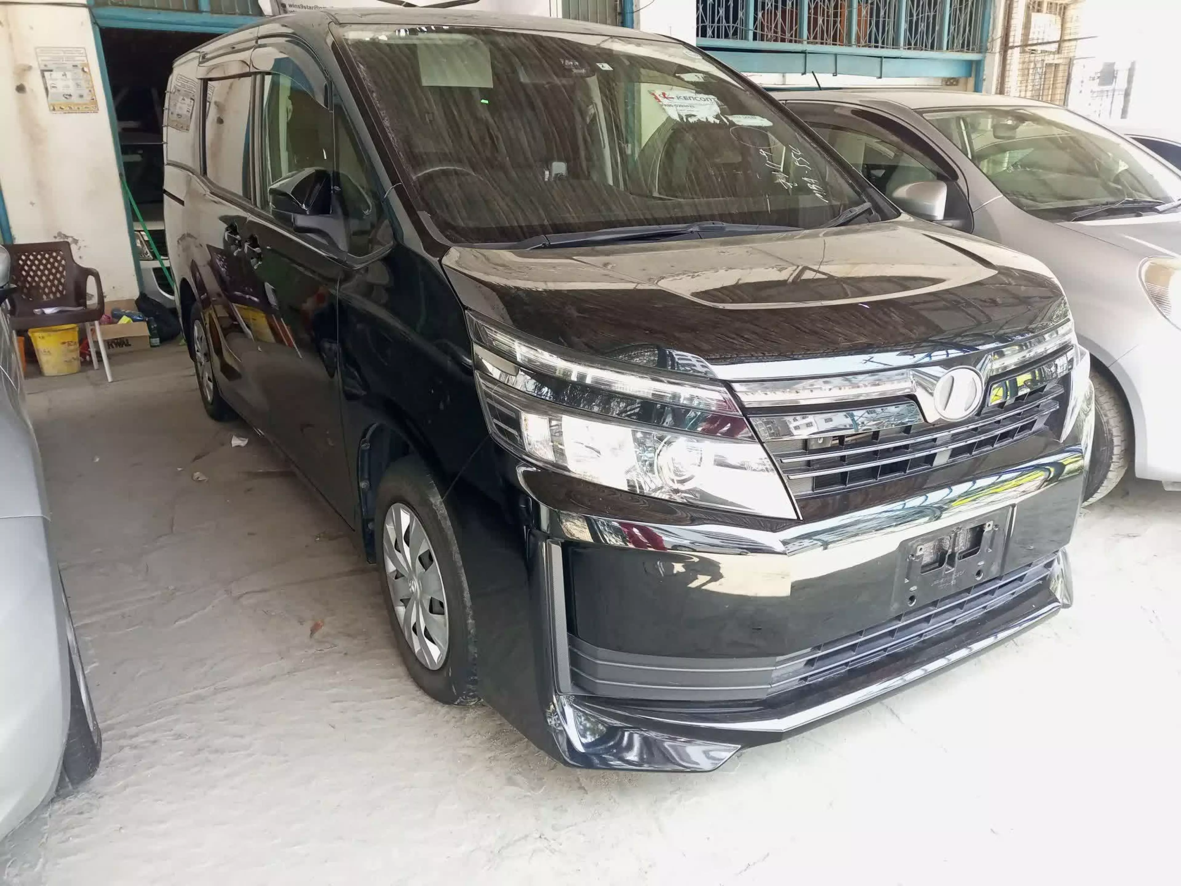 Toyota Voxy  - 2016