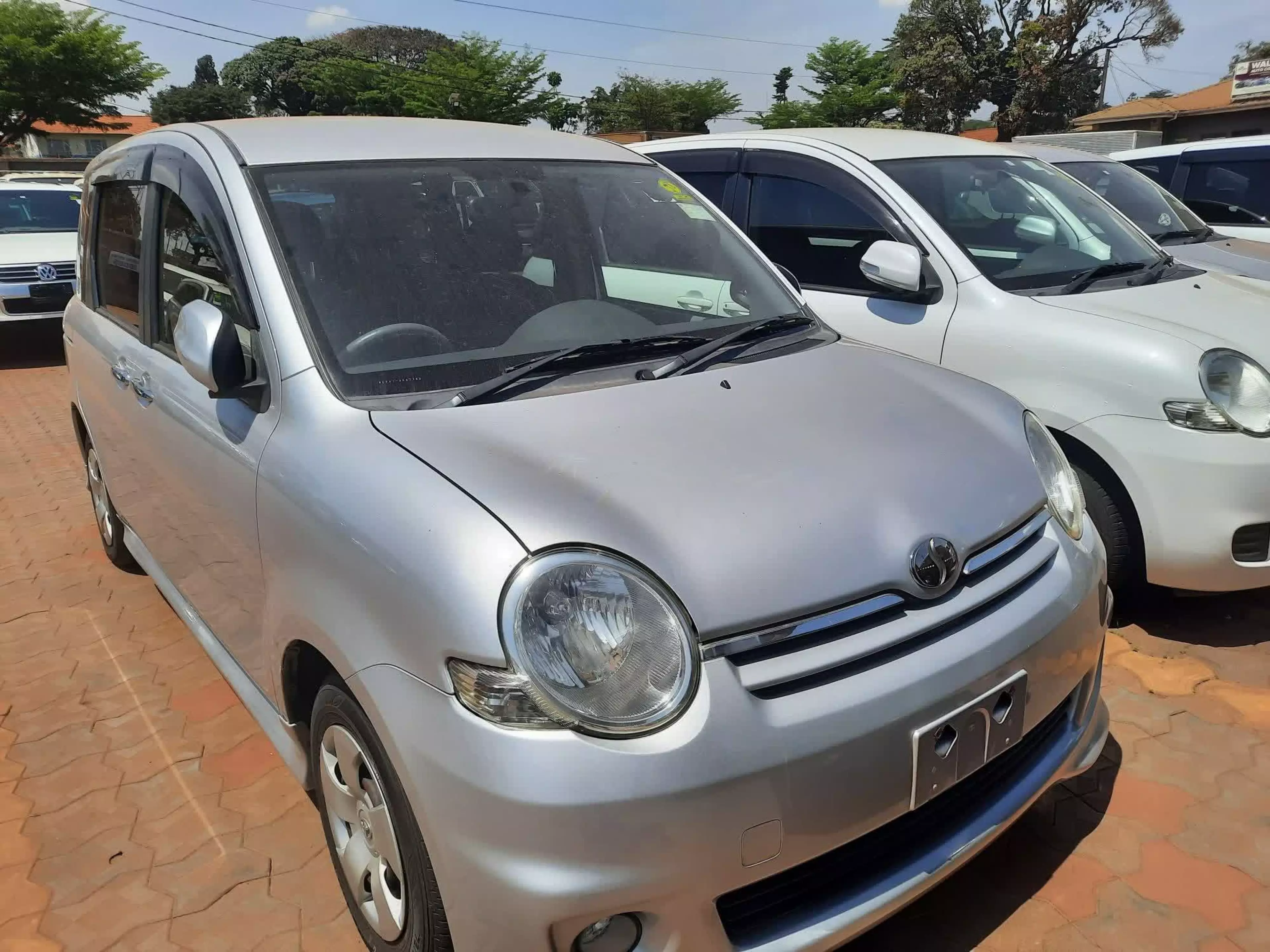 Toyota Sienta - 2008