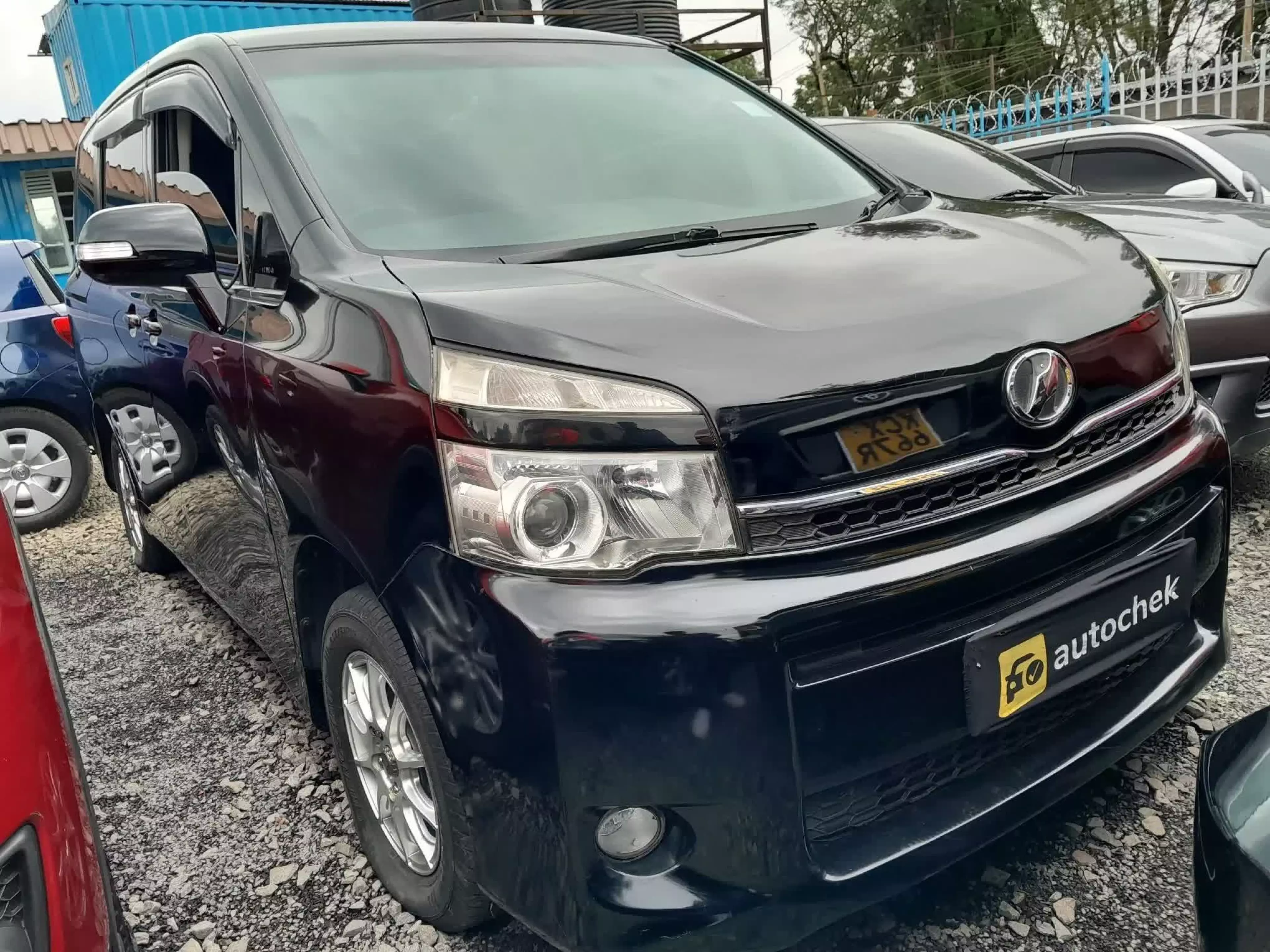 Toyota Voxy  - 2012