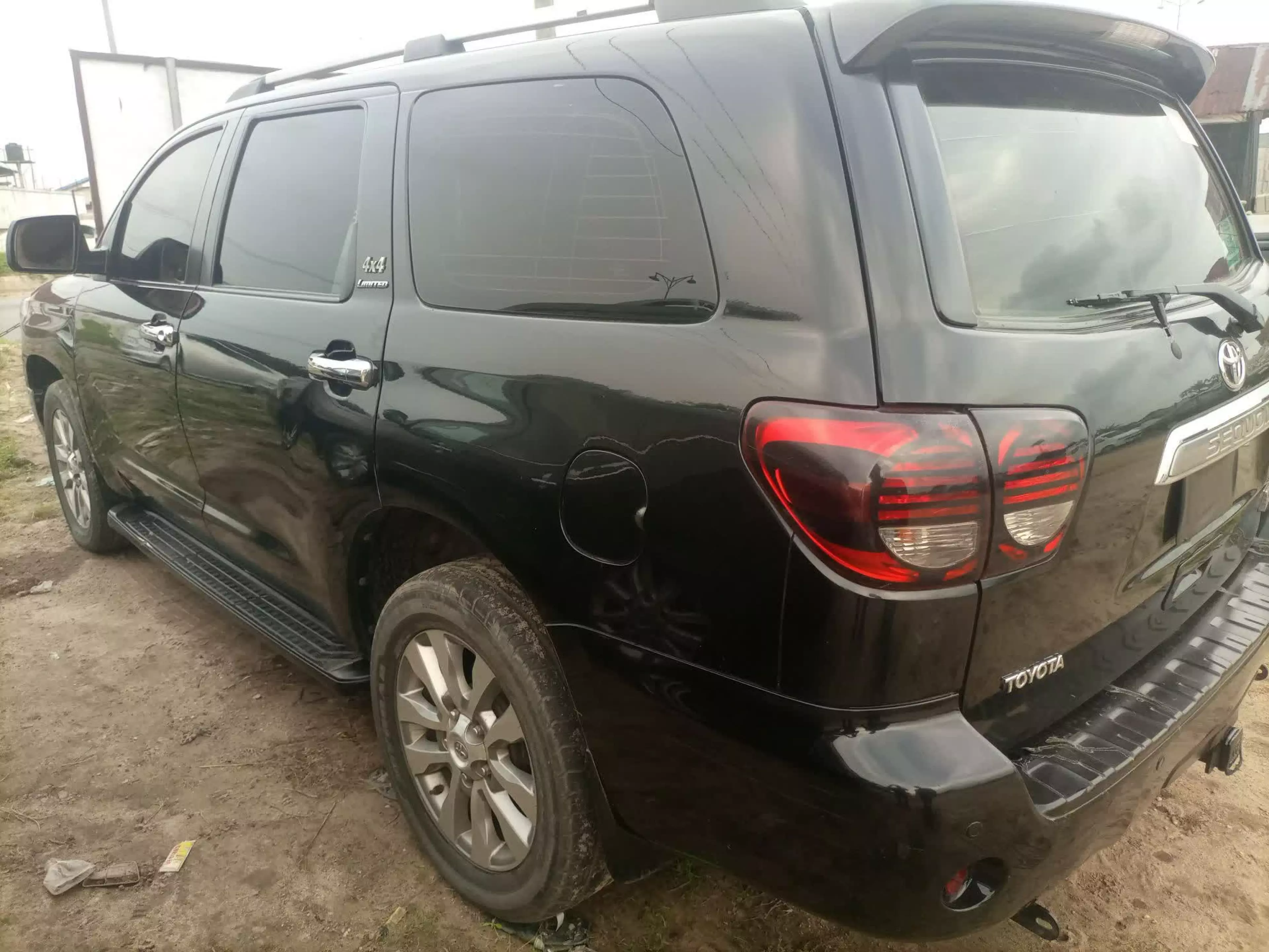Toyota Sequoia   - 2010
