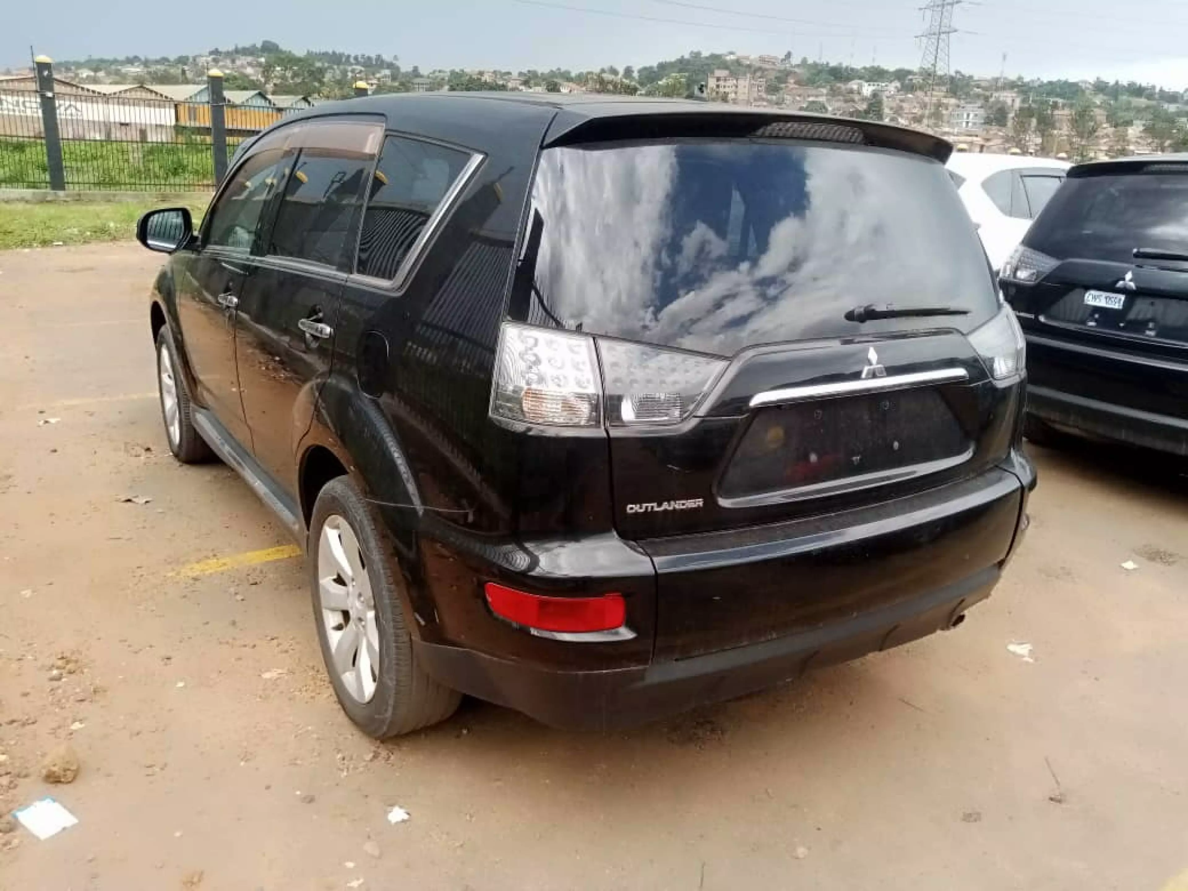 Mitsubishi OUTLANDER - 2012