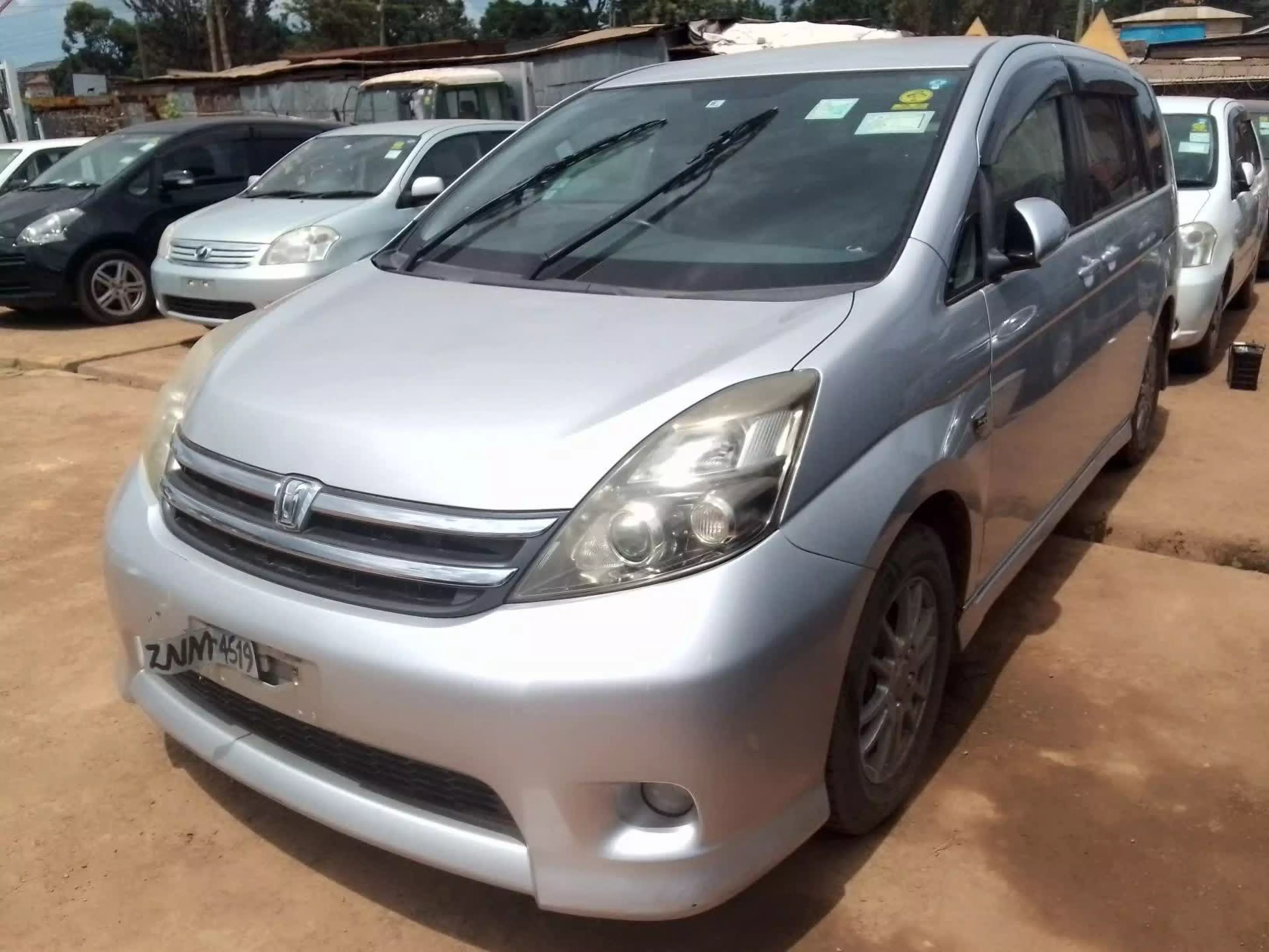 Toyota Isis  - 2009