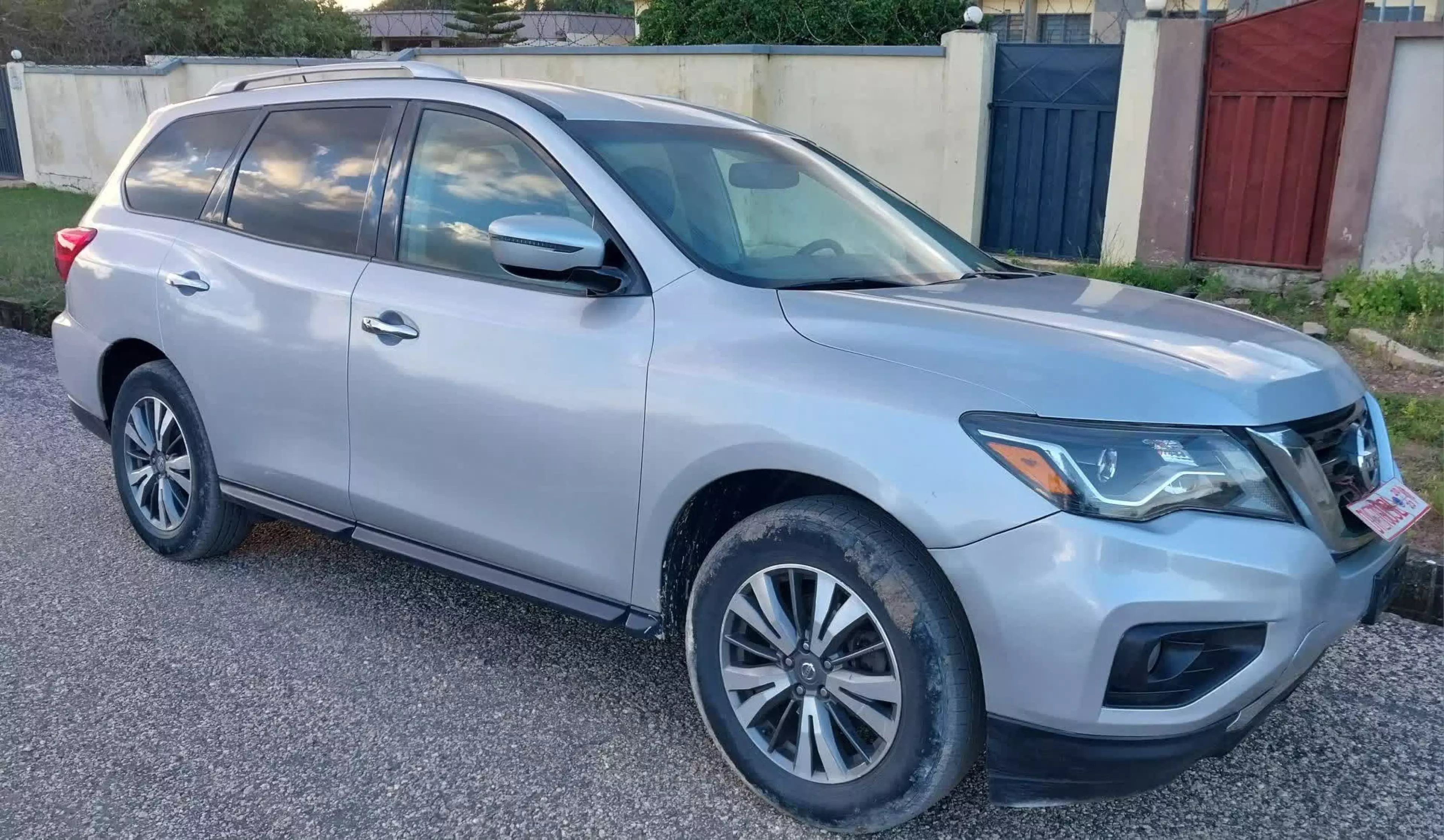 Nissan Pathfinder - 2017