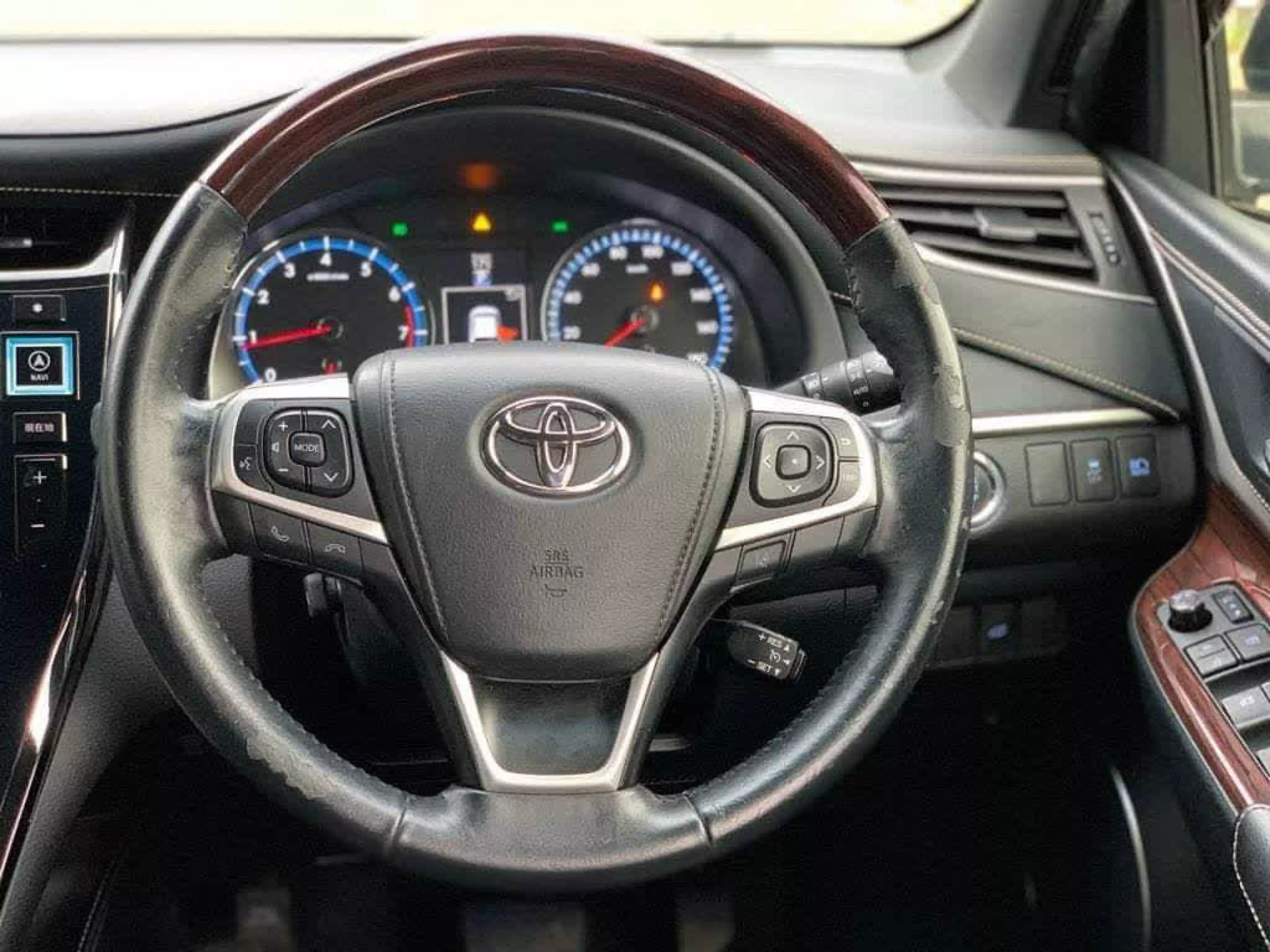Toyota Harrier   - 2017