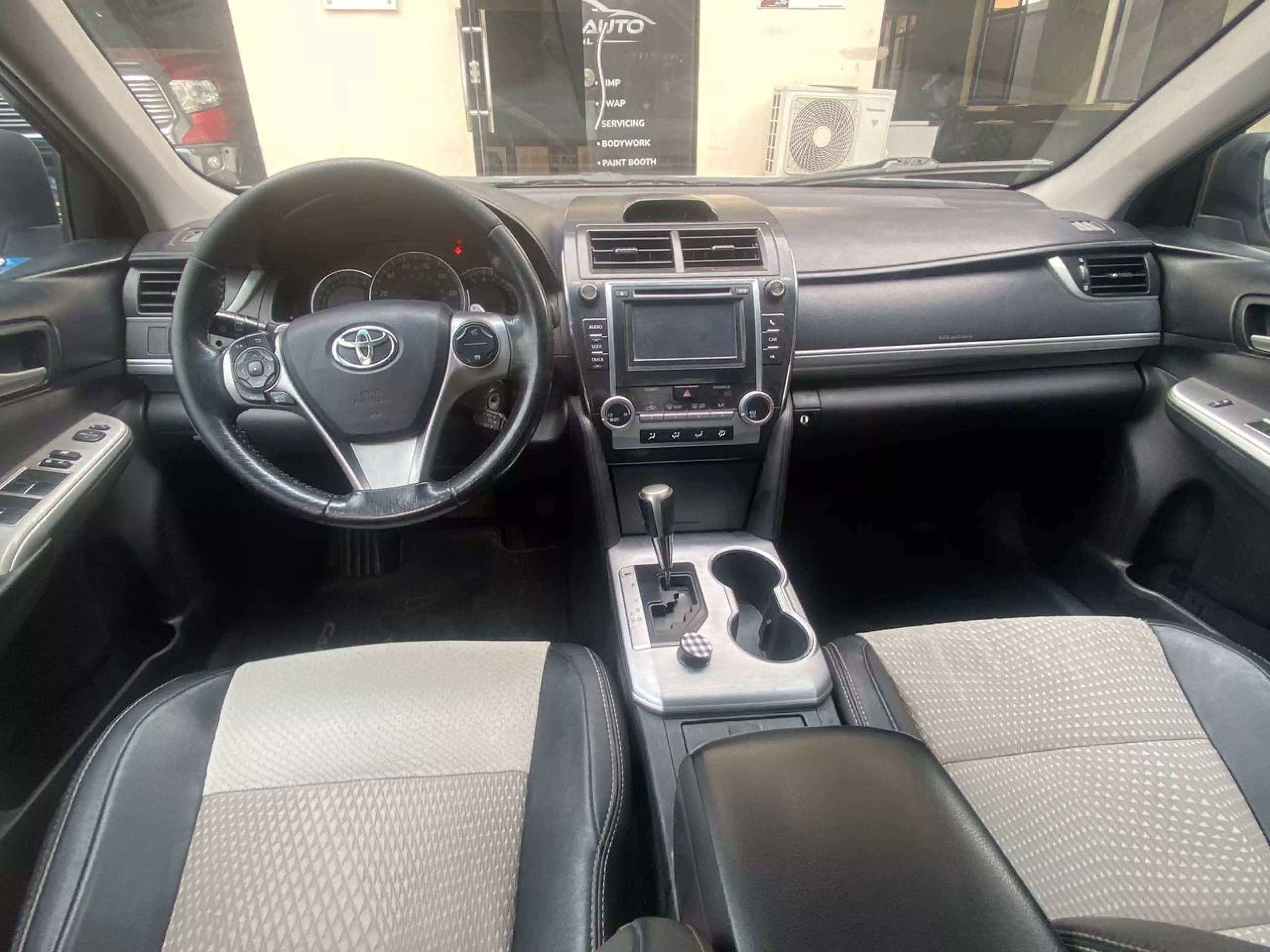 Toyota Camry   - 2014