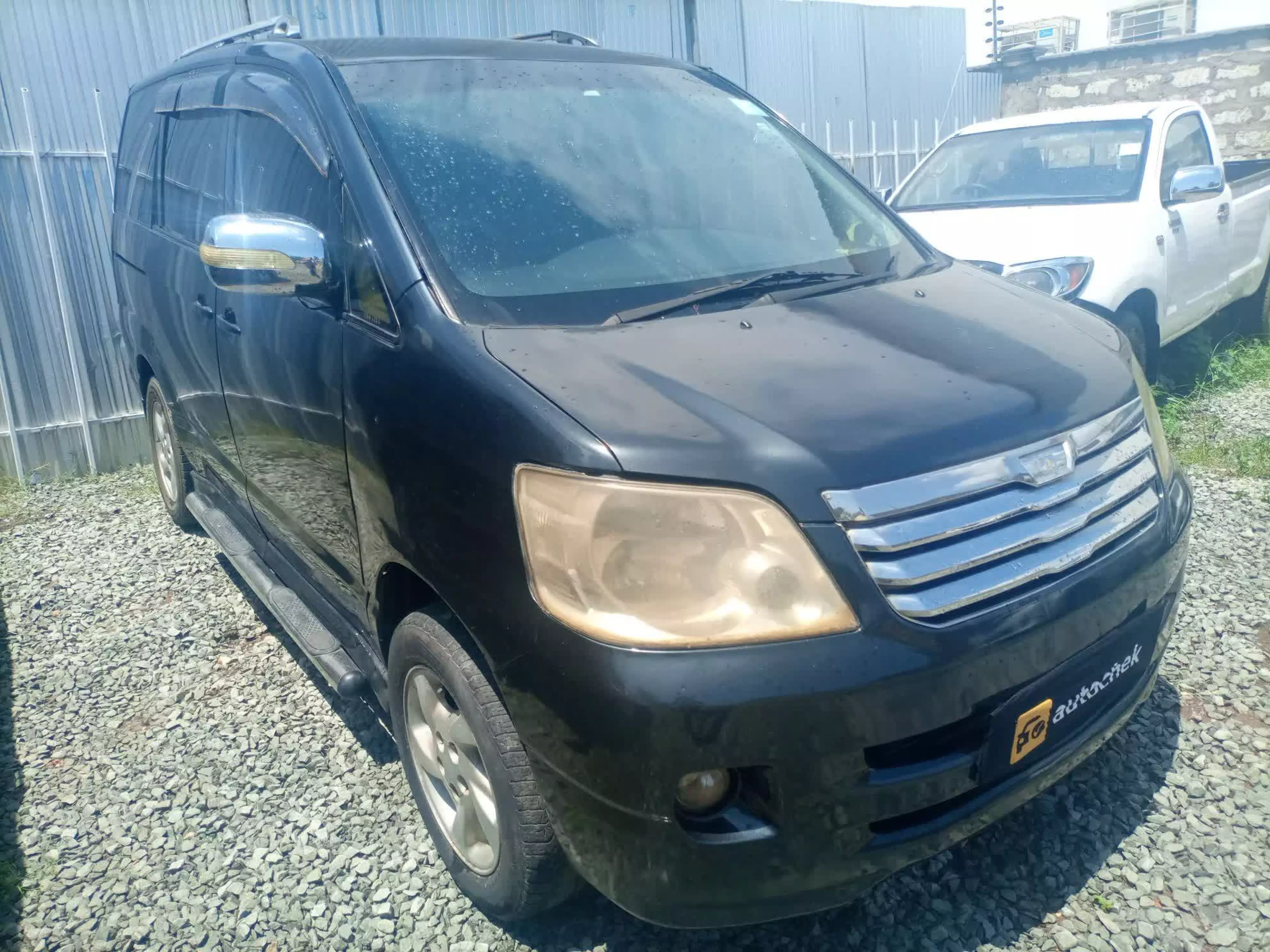 Toyota Noah - 2003