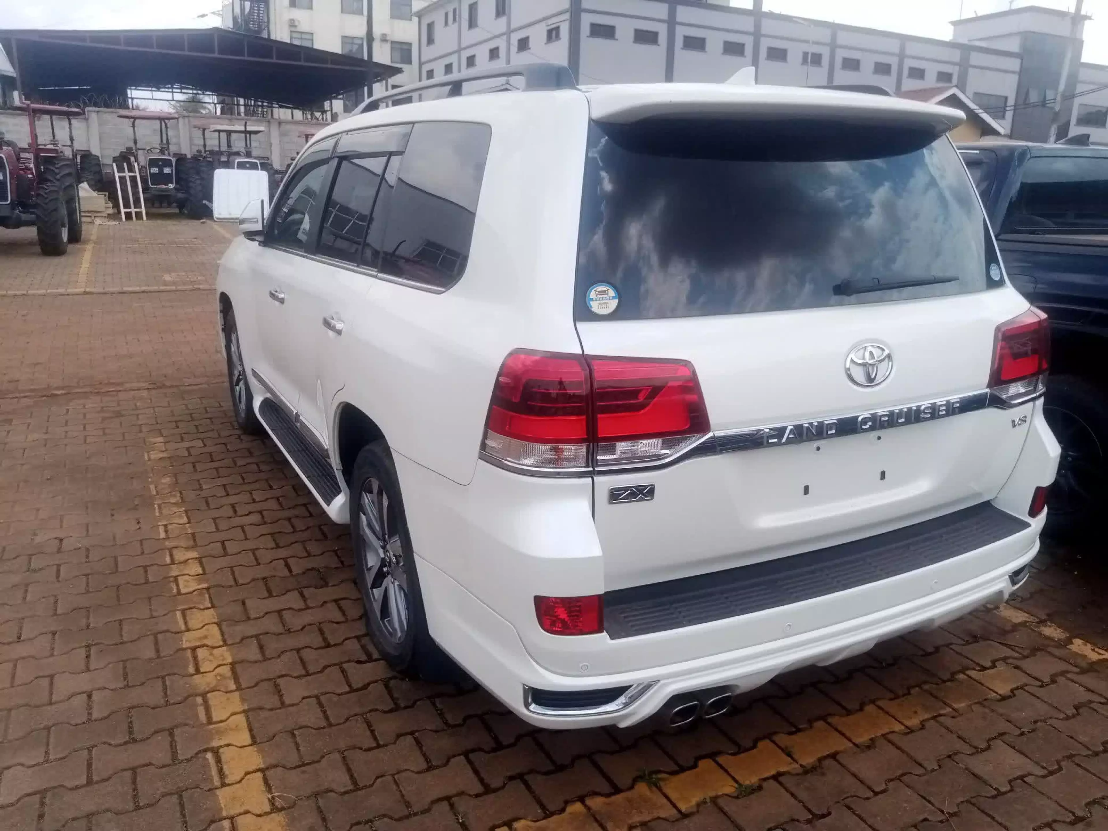Toyota Landcruiser  V8   - 2017