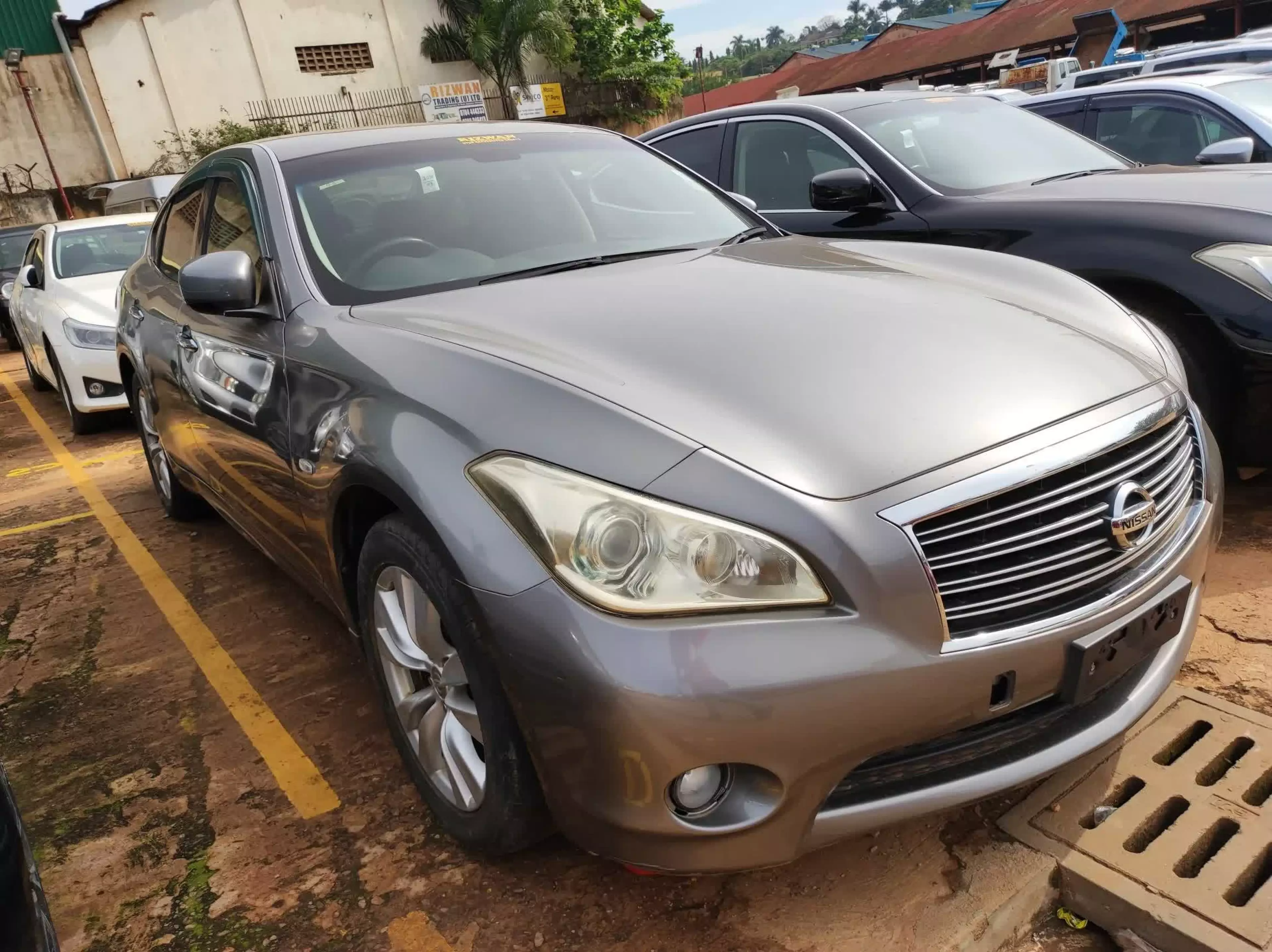 Nissan Fuga  - 2010